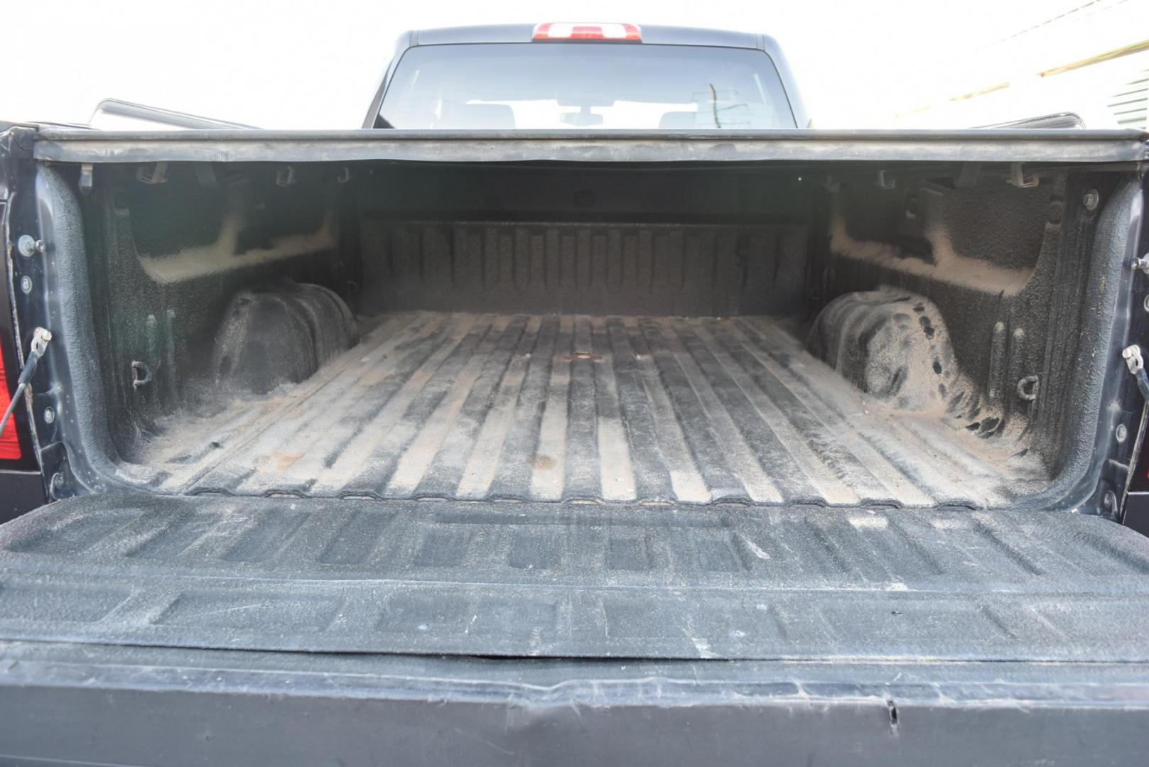 2016 Gray /gray Chevrolet Silverado 2500HD LT (1GC2KVEG5GZ) with an 6.0L Vortec V8 Variable Valve Timing SFI engine, 6-Speed Automatic, Heavy-Duty, Electronically Controlled transmission, located at 1600 E Hwy 44, Rapid City, SD, 57703, (605) 716-7878, 44.070232, -103.171410 - Photo#23