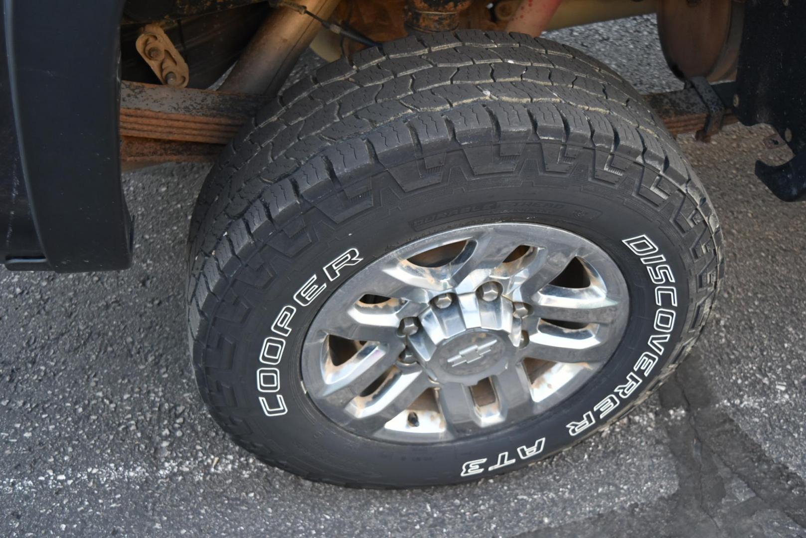 2016 Gray /gray Chevrolet Silverado 2500HD LT (1GC2KVEG5GZ) with an 6.0L Vortec V8 Variable Valve Timing SFI engine, 6-Speed Automatic, Heavy-Duty, Electronically Controlled transmission, located at 1600 E Hwy 44, Rapid City, SD, 57703, (605) 716-7878, 44.070232, -103.171410 - Photo#24
