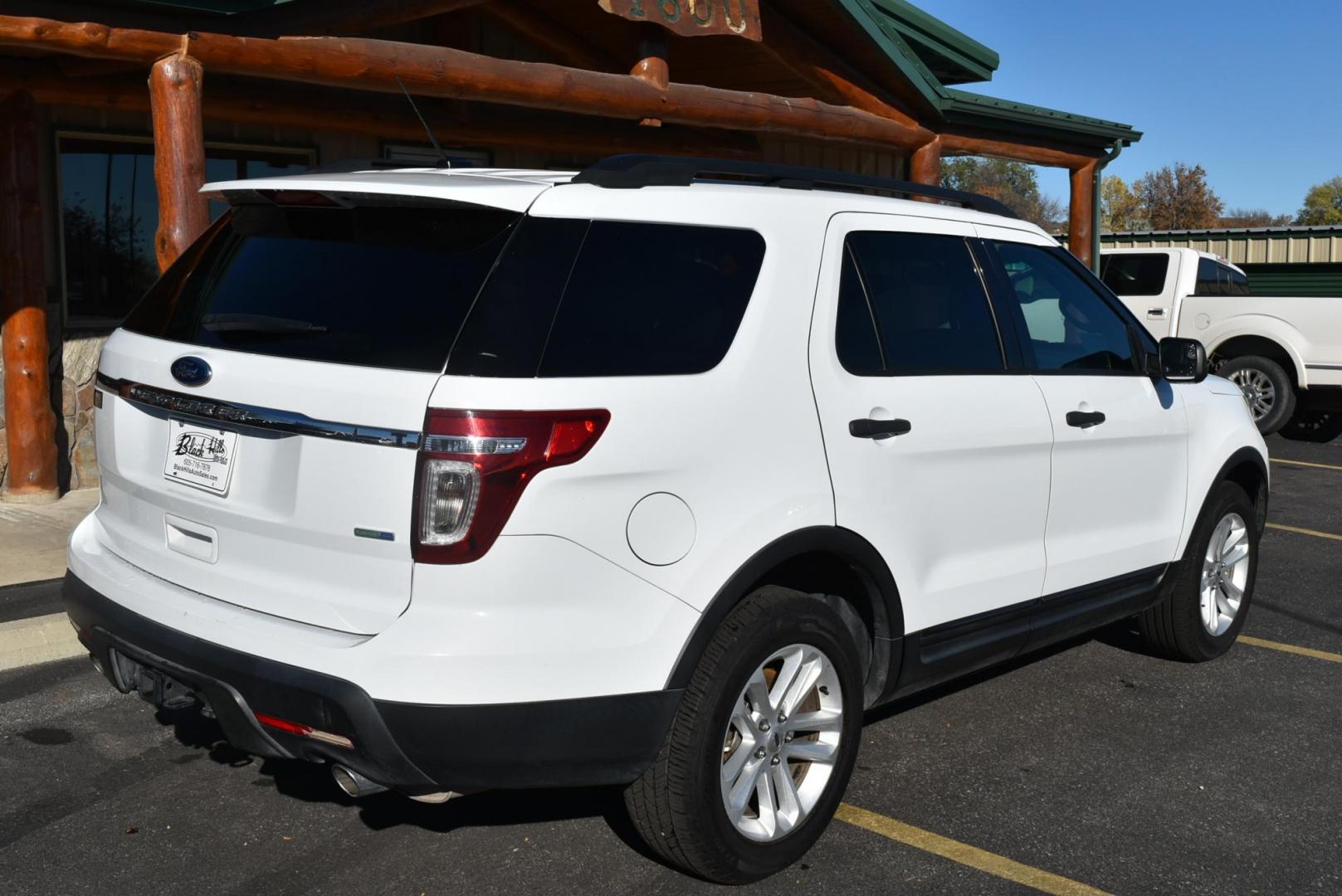 2015 White /TAN Ford Explorer Base (1FM5K8B89FG) with an 3.5L TI-VCT V6 engine, 6-Speed Selectshift Automatic transmission, located at 1600 E Hwy 44, Rapid City, SD, 57703, (605) 716-7878, 44.070232, -103.171410 - Photo#8