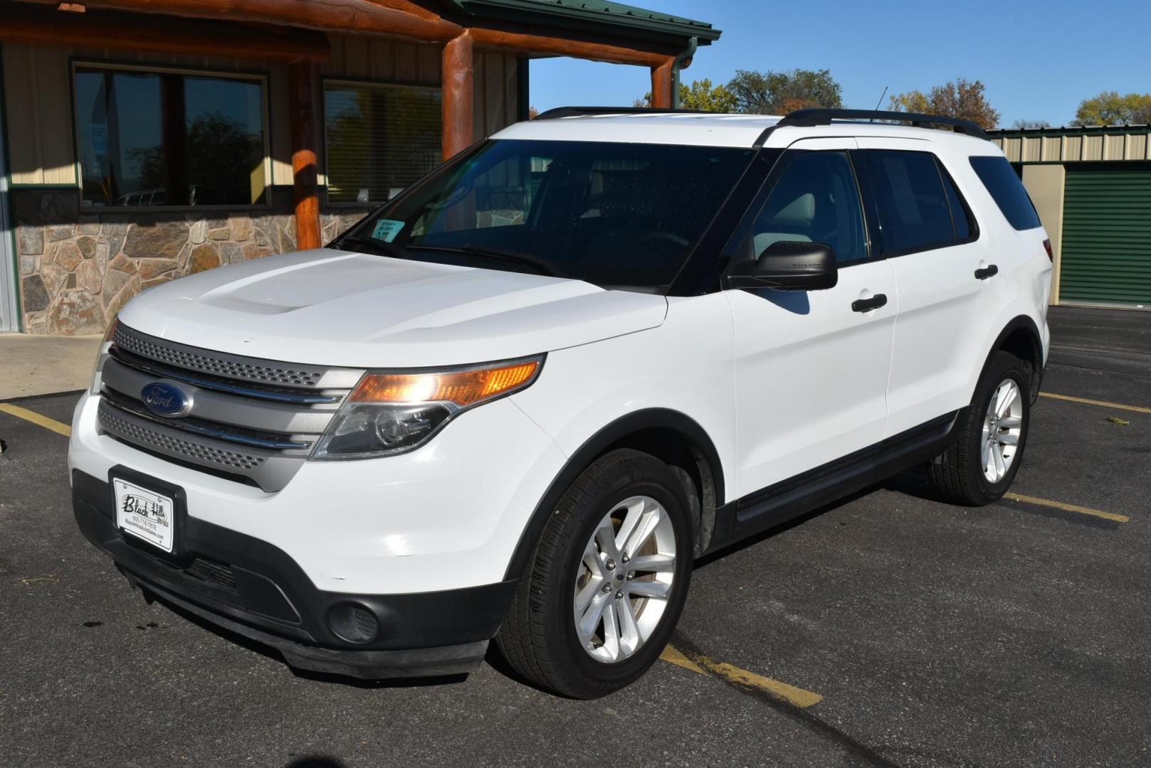 2015 White /TAN Ford Explorer Base (1FM5K8B89FG) with an 3.5L TI-VCT V6 engine, 6-Speed Selectshift Automatic transmission, located at 1600 E Hwy 44, Rapid City, SD, 57703, (605) 716-7878, 44.070232, -103.171410 - Photo#3