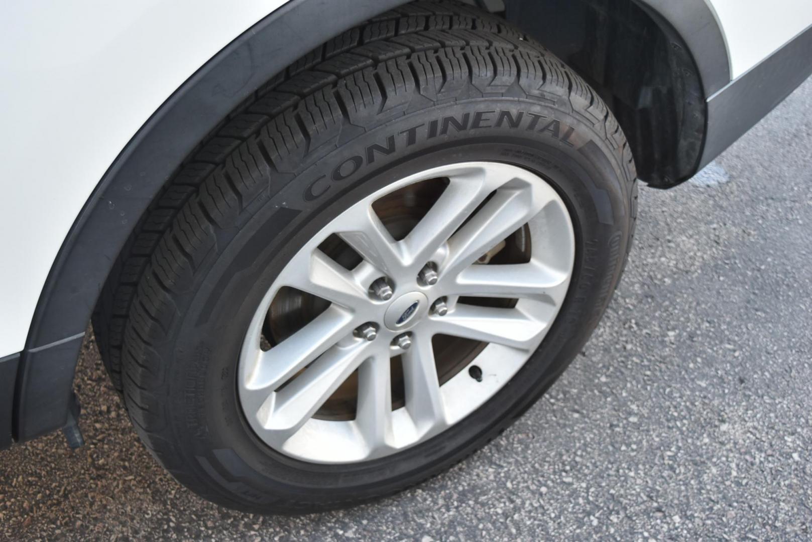 2015 White /TAN Ford Explorer Base (1FM5K8B89FG) with an 3.5L TI-VCT V6 engine, 6-Speed Selectshift Automatic transmission, located at 1600 E Hwy 44, Rapid City, SD, 57703, (605) 716-7878, 44.070232, -103.171410 - Photo#28