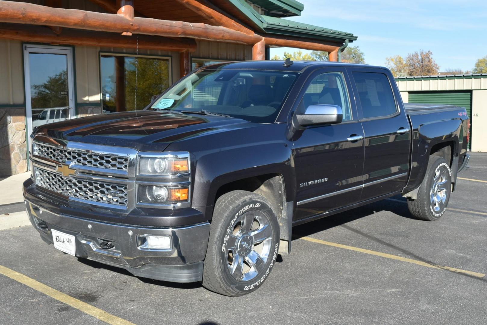 2014 Gray /Black Chevrolet Silverado 1500 LTZ (3GCUKSEC3EG) with an 5.3L FLEXFUEL ECOTEC3 V8 WITH ACTIVE FUEL MANAGEMENT, DIRECT INJECTION AND VARIABLE VALVE TIMING engine, 6-Speed Automatic transmission, located at 1600 E Hwy 44, Rapid City, SD, 57703, (605) 716-7878, 44.070232, -103.171410 - Photo#3