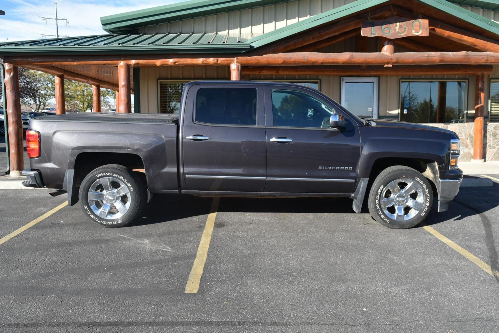2014 Gray /Black Chevrolet Silverado 1500 LTZ (3GCUKSEC3EG) with an 5.3L FLEXFUEL ECOTEC3 V8 WITH ACTIVE FUEL MANAGEMENT, DIRECT INJECTION AND VARIABLE VALVE TIMING engine, 6-Speed Automatic transmission, located at 1600 E Hwy 44, Rapid City, SD, 57703, (605) 716-7878, 44.070232, -103.171410 - Photo#5