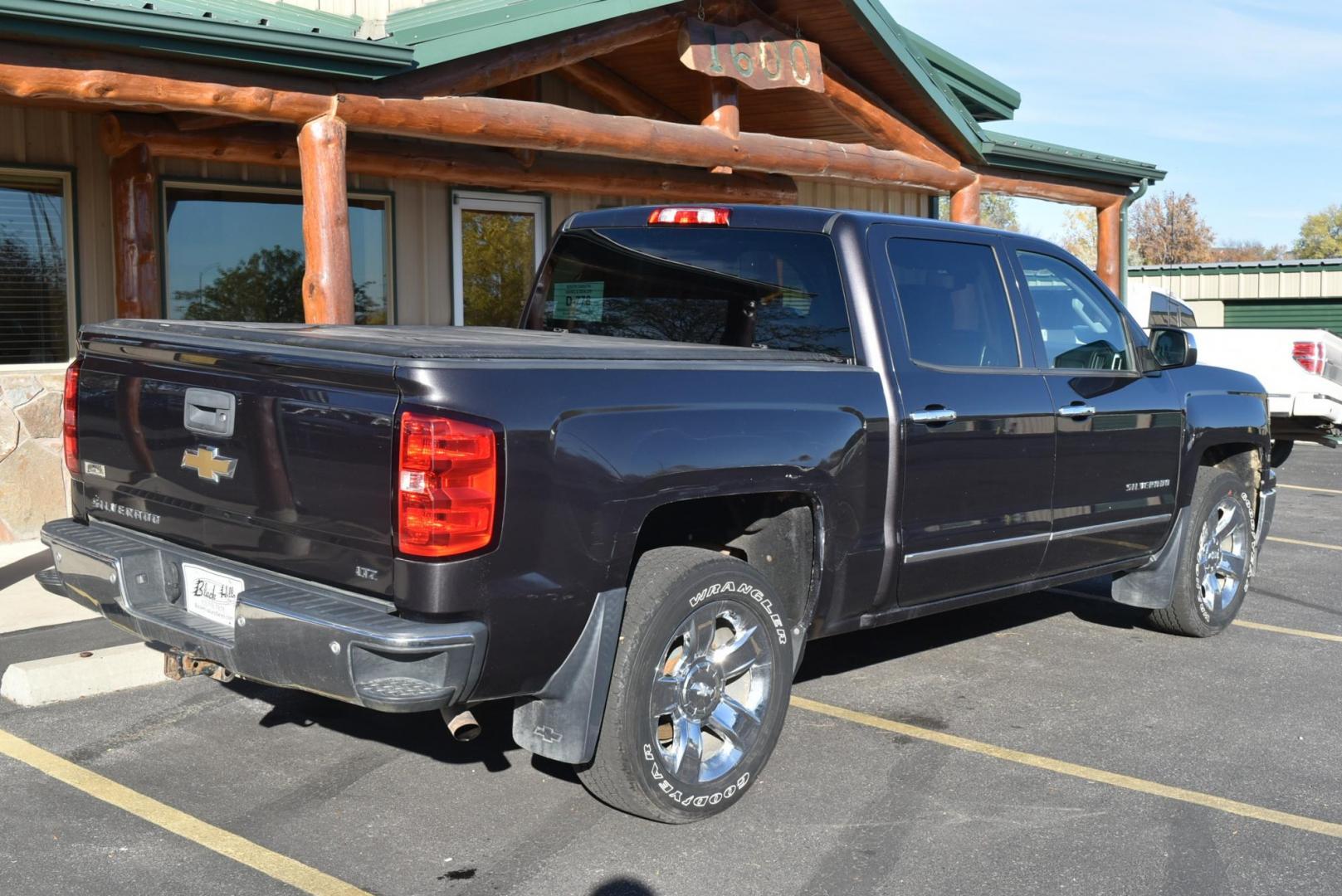2014 Gray /Black Chevrolet Silverado 1500 LTZ (3GCUKSEC3EG) with an 5.3L FLEXFUEL ECOTEC3 V8 WITH ACTIVE FUEL MANAGEMENT, DIRECT INJECTION AND VARIABLE VALVE TIMING engine, 6-Speed Automatic transmission, located at 1600 E Hwy 44, Rapid City, SD, 57703, (605) 716-7878, 44.070232, -103.171410 - Photo#8
