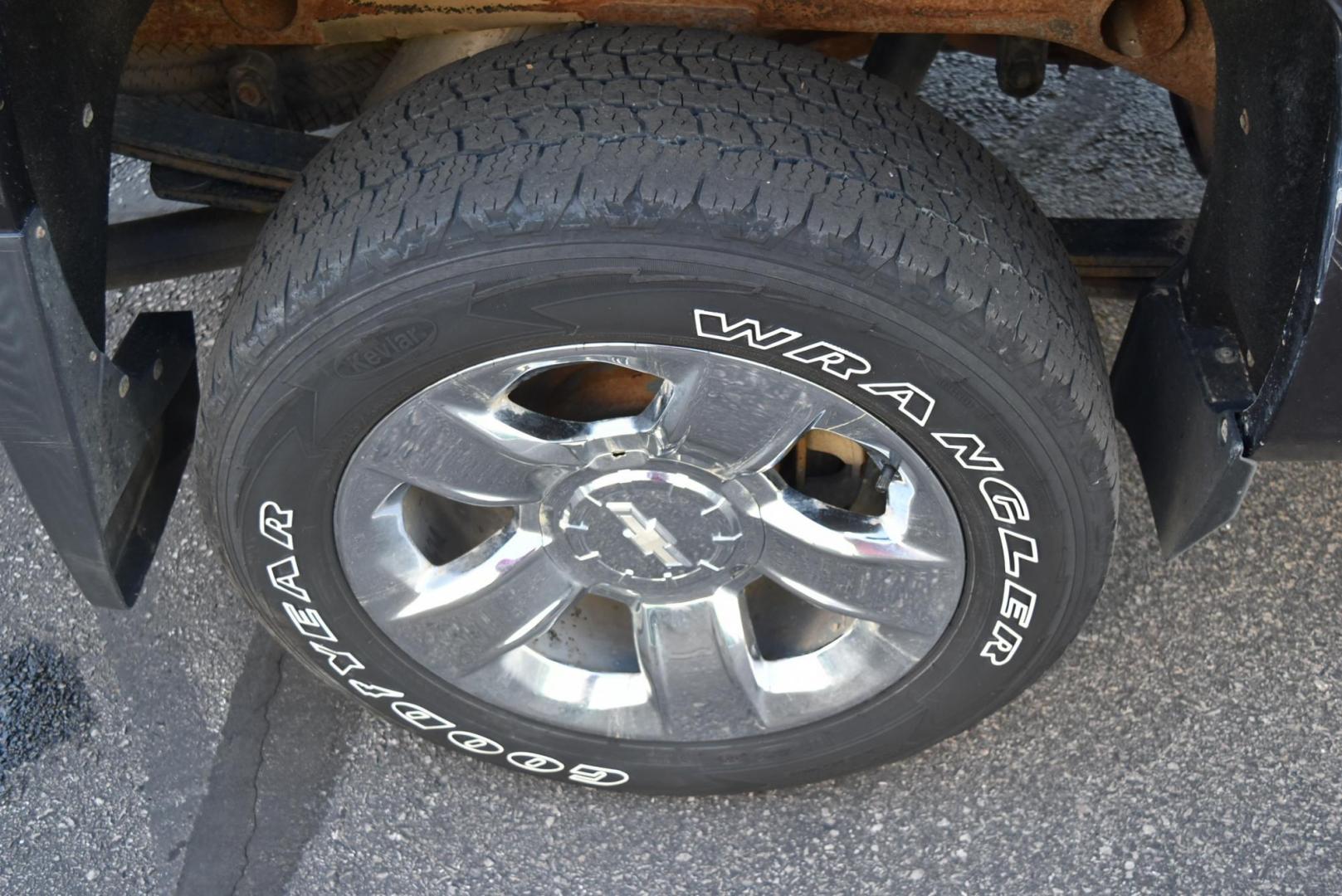 2014 Gray /Black Chevrolet Silverado 1500 LTZ (3GCUKSEC3EG) with an 5.3L FLEXFUEL ECOTEC3 V8 WITH ACTIVE FUEL MANAGEMENT, DIRECT INJECTION AND VARIABLE VALVE TIMING engine, 6-Speed Automatic transmission, located at 1600 E Hwy 44, Rapid City, SD, 57703, (605) 716-7878, 44.070232, -103.171410 - Photo#29