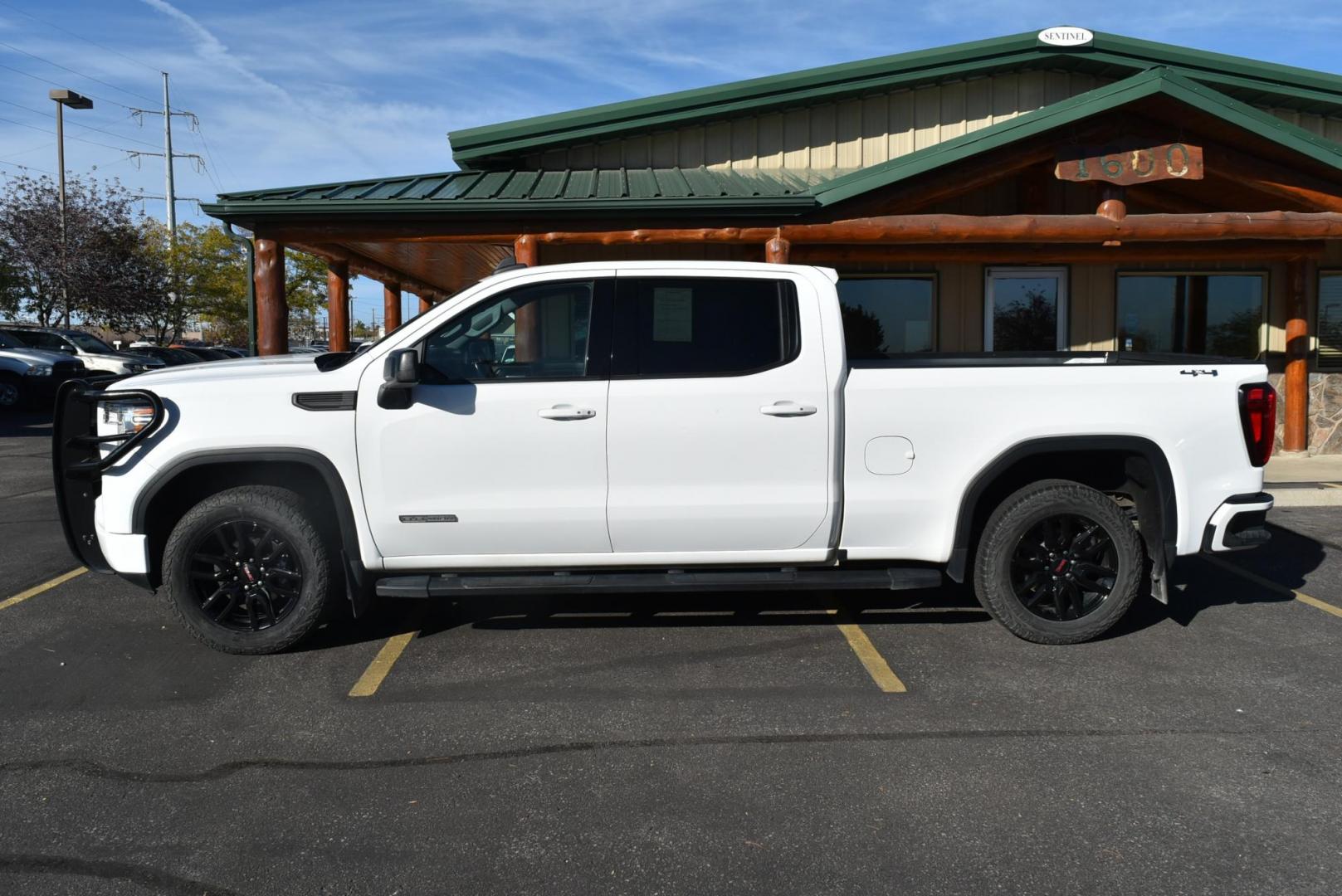 2022 White GMC Sierra 1500 Elevation (3GTP9CEK8NG) with an 2.7L Turbo engine, 8-Speed Automatic, Electronically Controlled transmission, located at 1600 E Hwy 44, Rapid City, SD, 57703, (605) 716-7878, 44.070232, -103.171410 - Photo#4