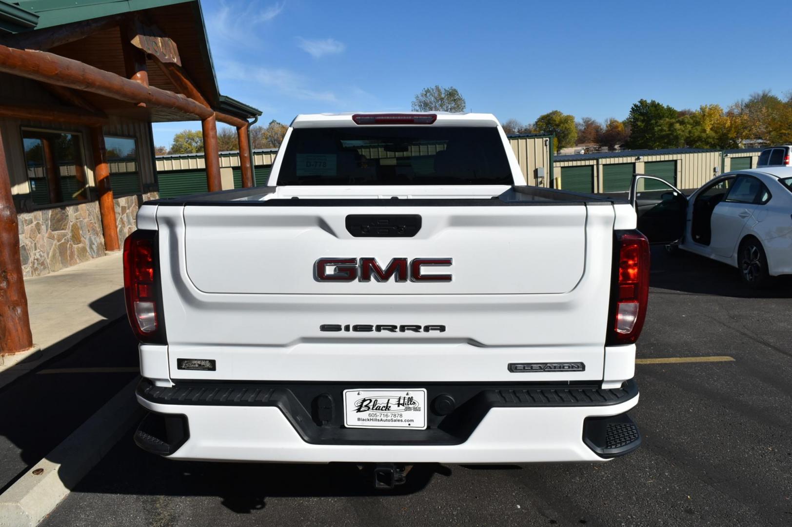 2022 White GMC Sierra 1500 Elevation (3GTP9CEK8NG) with an 2.7L Turbo engine, 8-Speed Automatic, Electronically Controlled transmission, located at 1600 E Hwy 44, Rapid City, SD, 57703, (605) 716-7878, 44.070232, -103.171410 - Photo#7