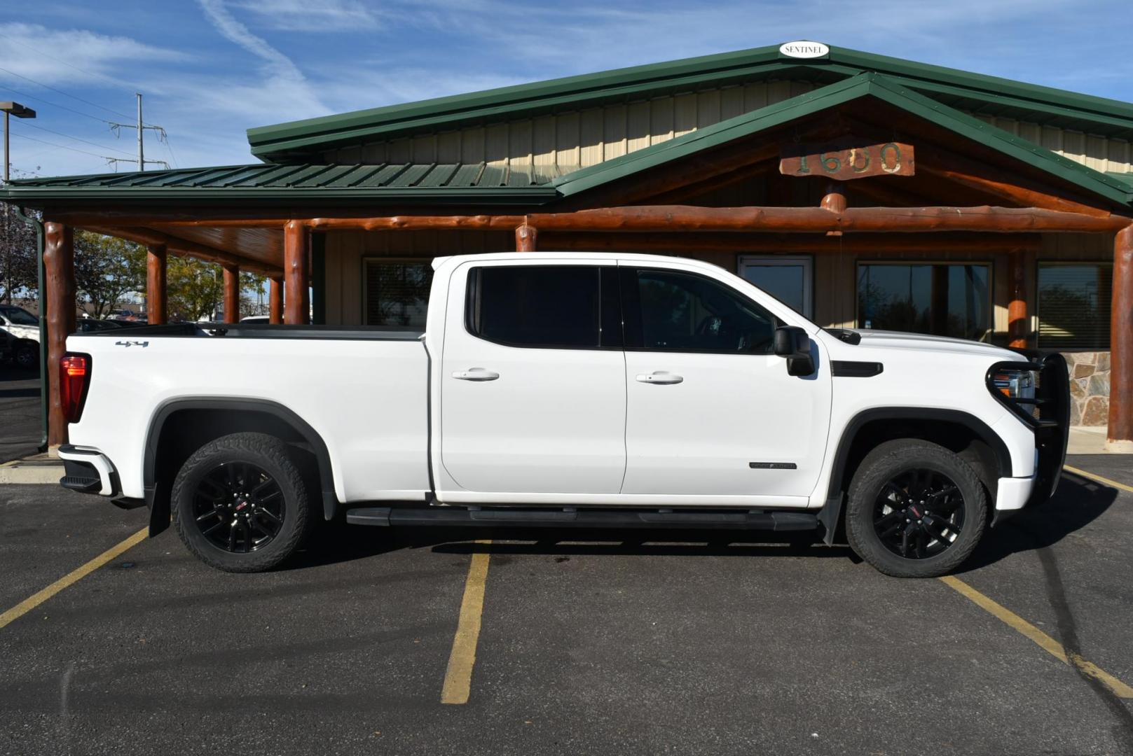 2022 White GMC Sierra 1500 Elevation (3GTP9CEK8NG) with an 2.7L Turbo engine, 8-Speed Automatic, Electronically Controlled transmission, located at 1600 E Hwy 44, Rapid City, SD, 57703, (605) 716-7878, 44.070232, -103.171410 - Photo#5