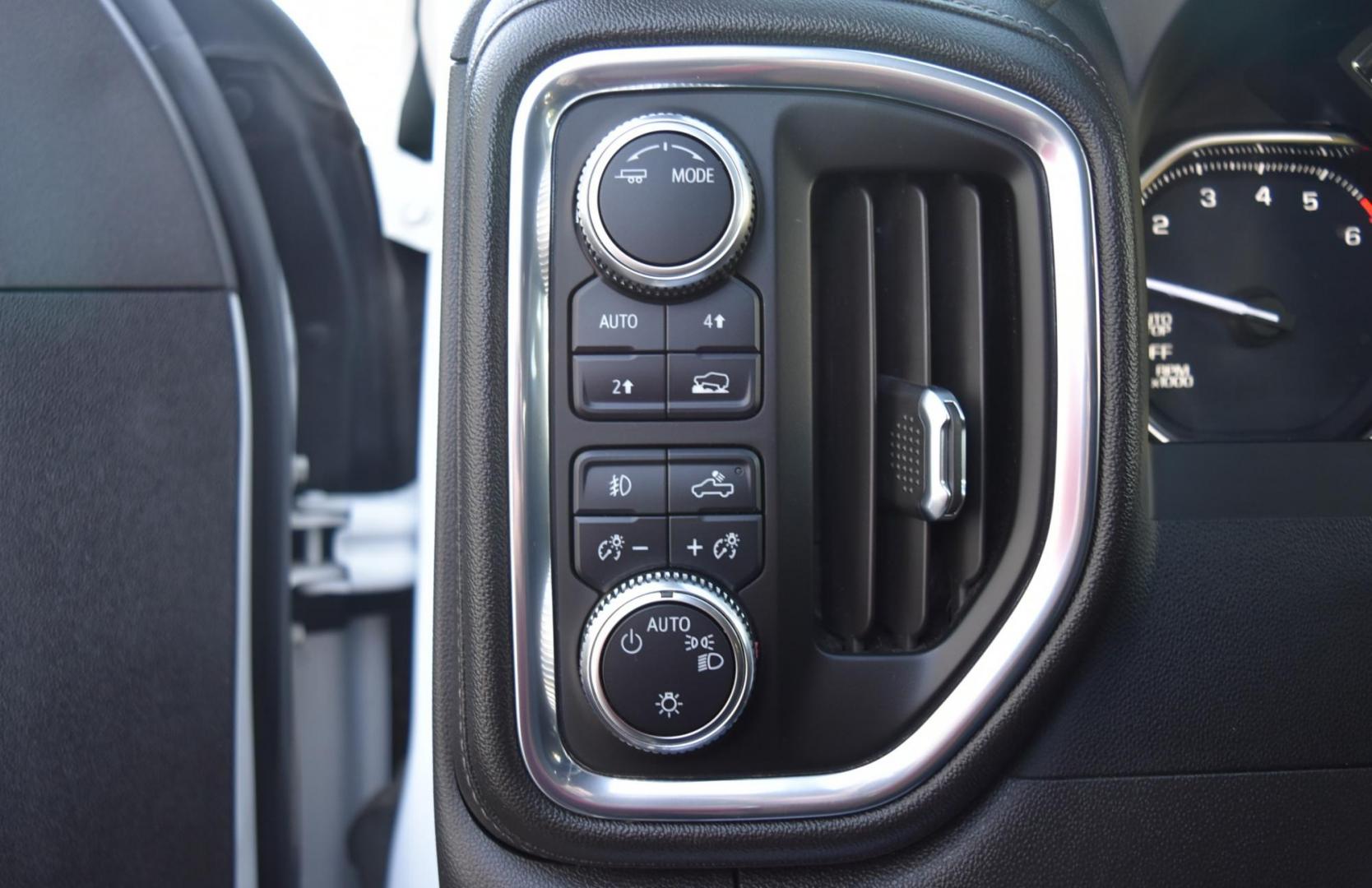 2022 White GMC Sierra 1500 Elevation (3GTP9CEK8NG) with an 2.7L Turbo engine, 8-Speed Automatic, Electronically Controlled transmission, located at 1600 E Hwy 44, Rapid City, SD, 57703, (605) 716-7878, 44.070232, -103.171410 - Photo#16