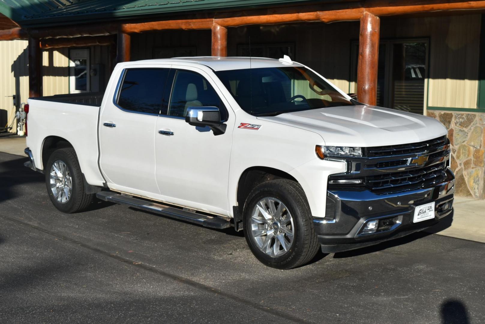 2022 White /gray Chevrolet Silverado 1500 LTZ (3GCUYGED2NG) with an 5.3L ECOTEC3 V8 engine, 10-Speed Automatic transmission, located at 1600 E Hwy 44, Rapid City, SD, 57703, (605) 716-7878, 44.070232, -103.171410 - Photo#1