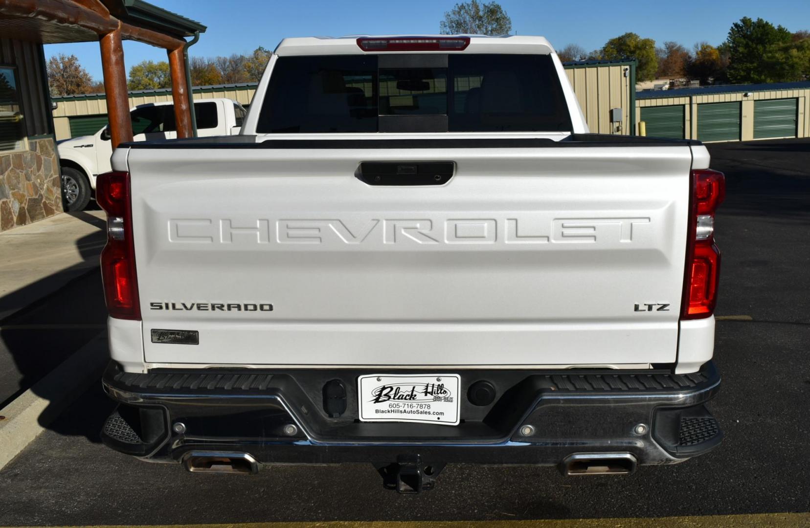 2022 White /gray Chevrolet Silverado 1500 LTZ (3GCUYGED2NG) with an 5.3L ECOTEC3 V8 engine, 10-Speed Automatic transmission, located at 1600 E Hwy 44, Rapid City, SD, 57703, (605) 716-7878, 44.070232, -103.171410 - Photo#7