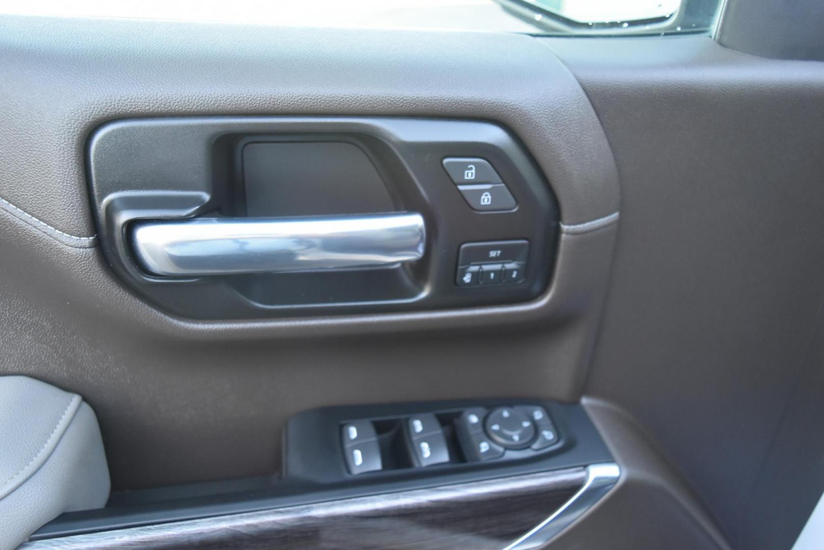 2022 White /gray Chevrolet Silverado 1500 LTZ (3GCUYGED2NG) with an 5.3L ECOTEC3 V8 engine, 10-Speed Automatic transmission, located at 1600 E Hwy 44, Rapid City, SD, 57703, (605) 716-7878, 44.070232, -103.171410 - Photo#15