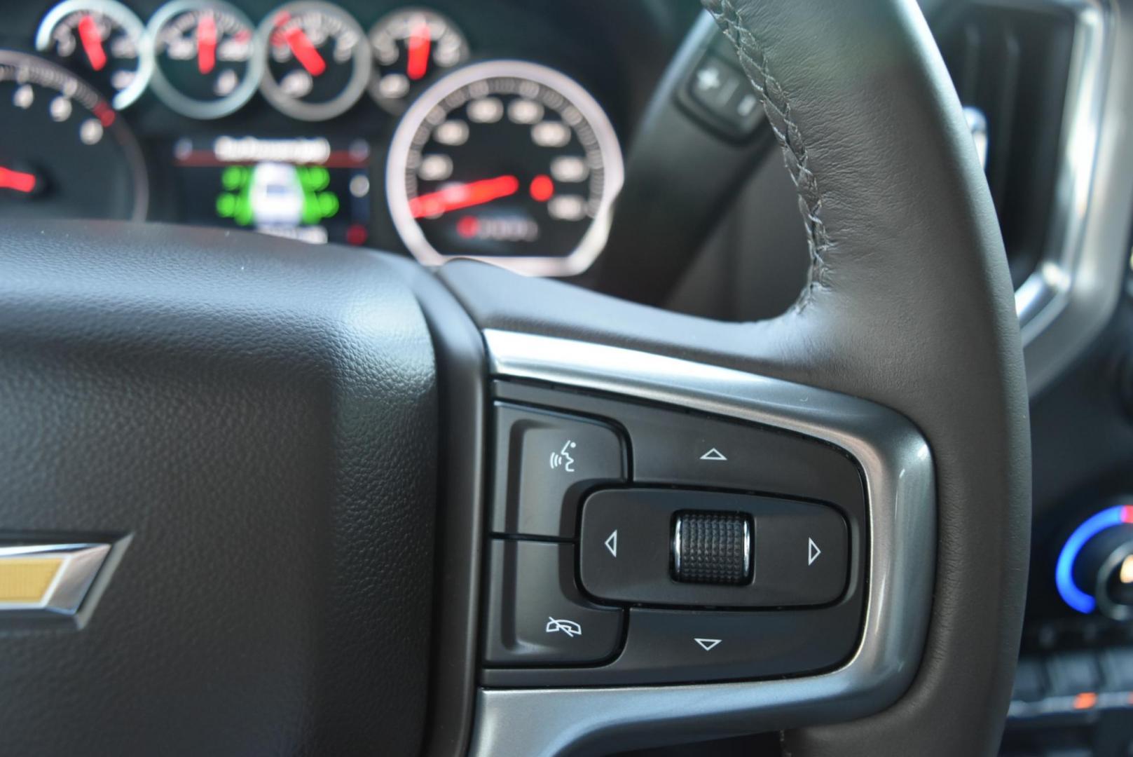 2022 White /gray Chevrolet Silverado 1500 LTZ (3GCUYGED2NG) with an 5.3L ECOTEC3 V8 engine, 10-Speed Automatic transmission, located at 1600 E Hwy 44, Rapid City, SD, 57703, (605) 716-7878, 44.070232, -103.171410 - Photo#20