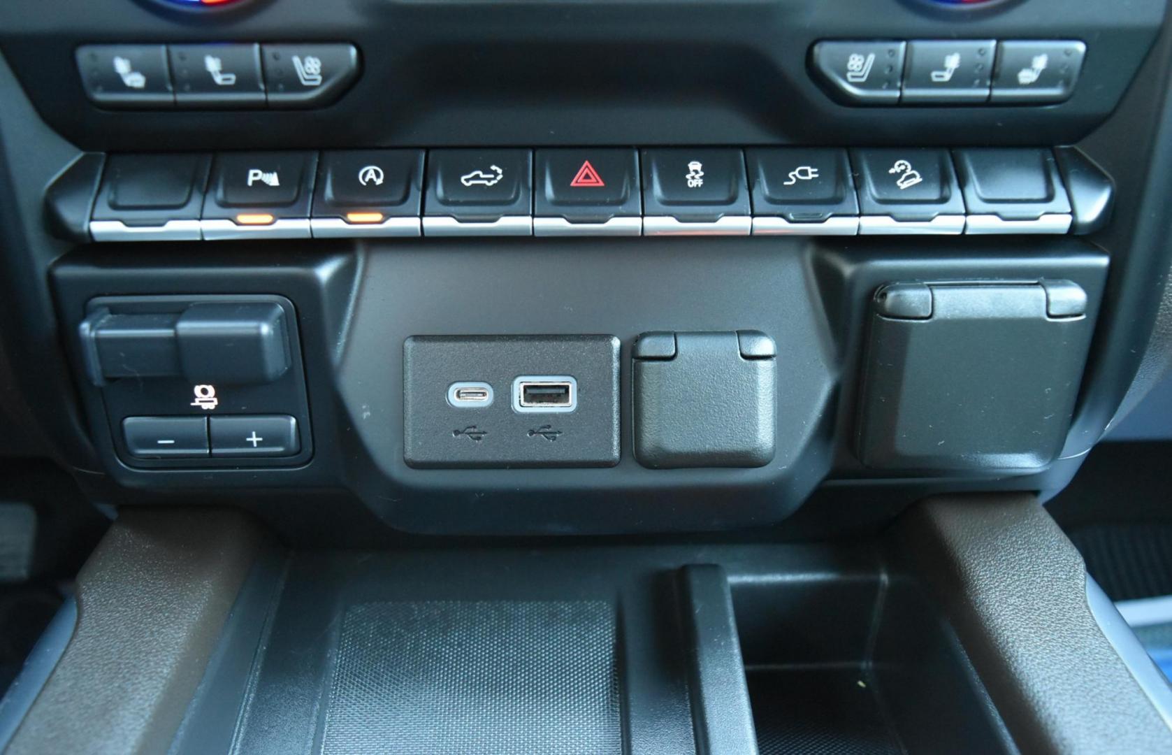 2022 White /gray Chevrolet Silverado 1500 LTZ (3GCUYGED2NG) with an 5.3L ECOTEC3 V8 engine, 10-Speed Automatic transmission, located at 1600 E Hwy 44, Rapid City, SD, 57703, (605) 716-7878, 44.070232, -103.171410 - Photo#25