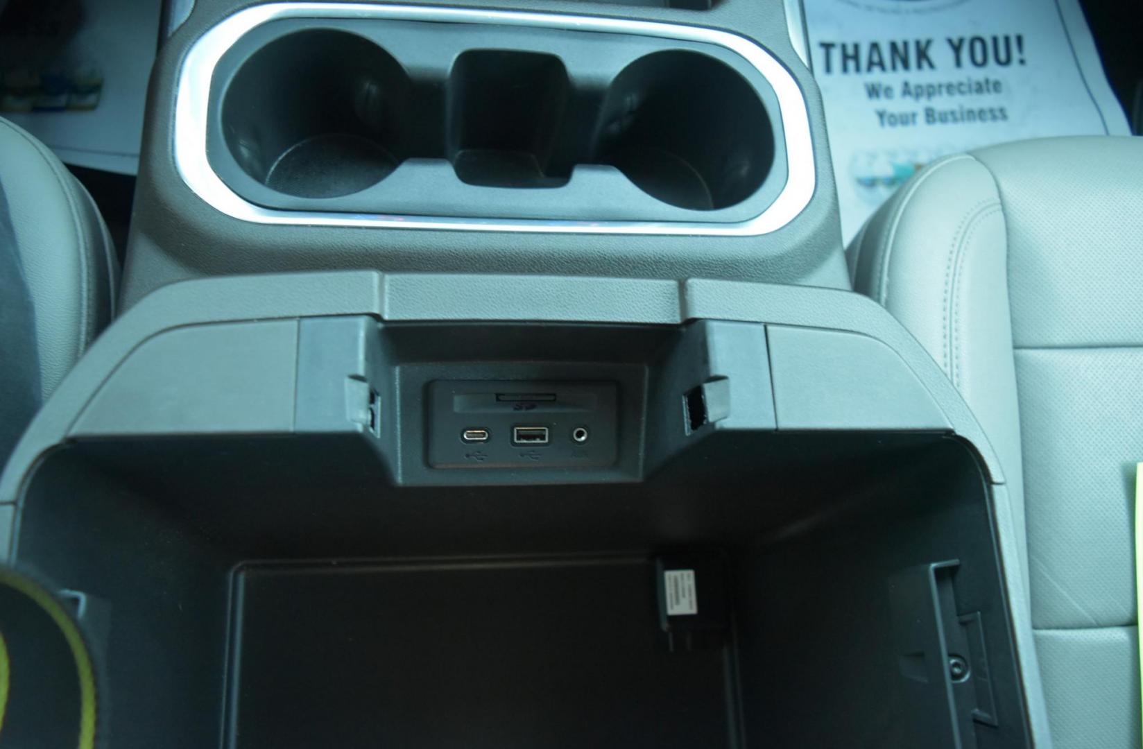 2022 White /gray Chevrolet Silverado 1500 LTZ (3GCUYGED2NG) with an 5.3L ECOTEC3 V8 engine, 10-Speed Automatic transmission, located at 1600 E Hwy 44, Rapid City, SD, 57703, (605) 716-7878, 44.070232, -103.171410 - Photo#27