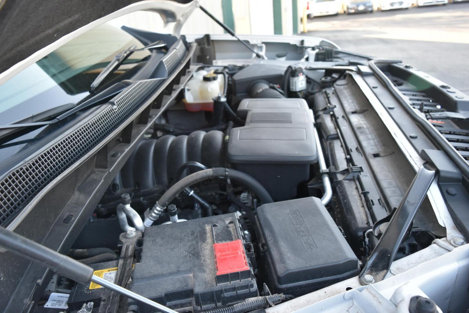 2022 White /gray Chevrolet Silverado 1500 LTZ (3GCUYGED2NG) with an 5.3L ECOTEC3 V8 engine, 10-Speed Automatic transmission, located at 1600 E Hwy 44, Rapid City, SD, 57703, (605) 716-7878, 44.070232, -103.171410 - Photo#31