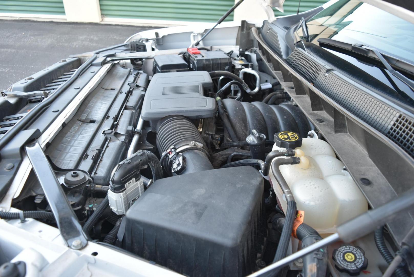 2022 White /gray Chevrolet Silverado 1500 LTZ (3GCUYGED2NG) with an 5.3L ECOTEC3 V8 engine, 10-Speed Automatic transmission, located at 1600 E Hwy 44, Rapid City, SD, 57703, (605) 716-7878, 44.070232, -103.171410 - Photo#33