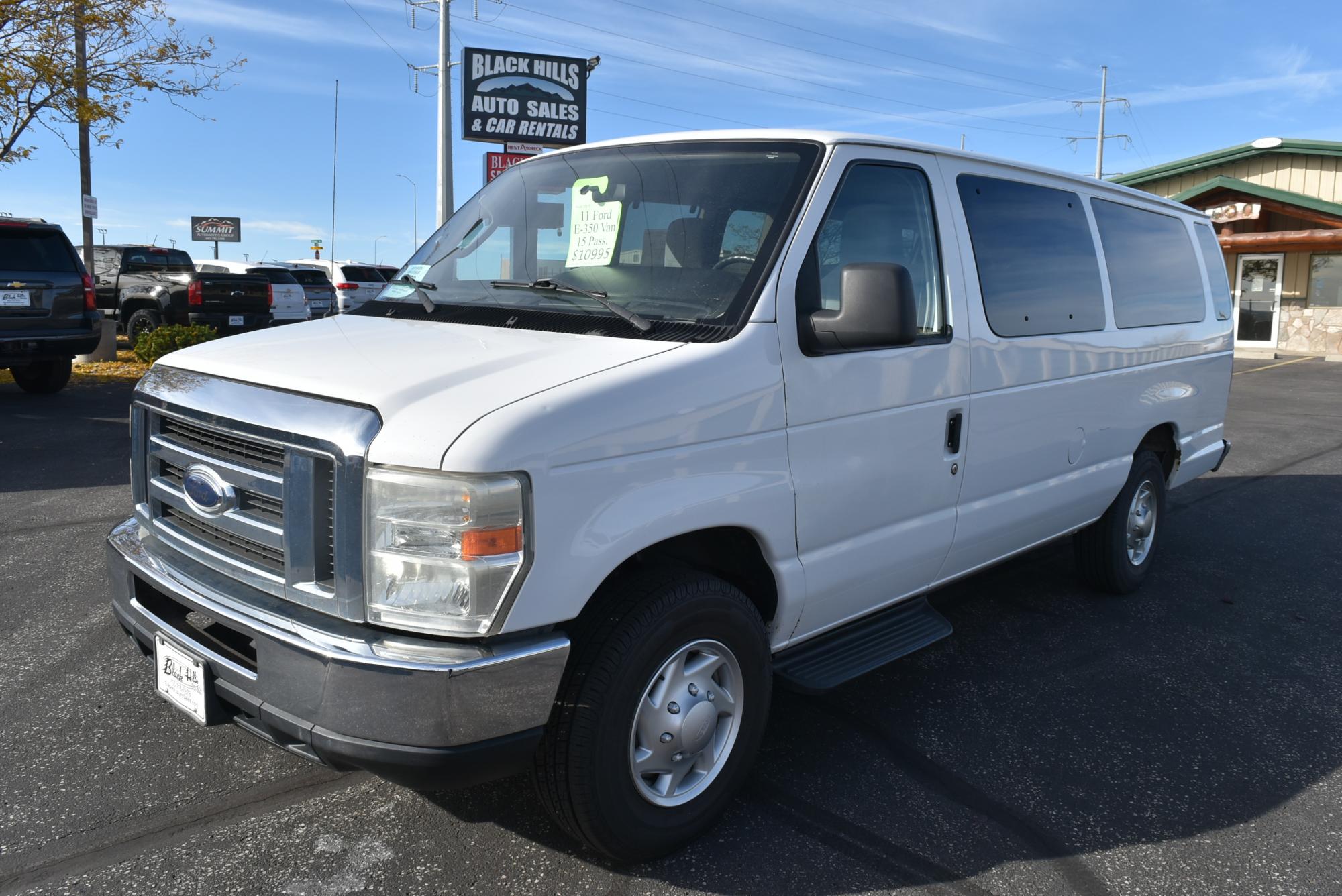 photo of 2011 Ford E-Series Wagon E-350 XL Super Duty Extended