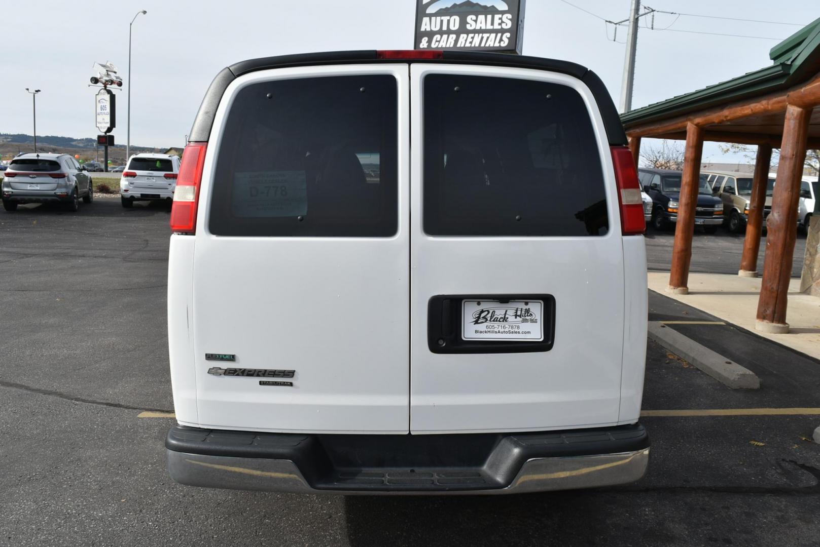 2010 White /Gray Chevrolet Express LT 3500 Extended (1GA2G1DG7A1) with an 6.0LVORTEC V8 OHV 16V engine, 6-Speed Automatic, Heavy-Duty, Electronically Controlled transmission, located at 1600 E Hwy 44, Rapid City, SD, 57703, (605) 716-7878, 44.070232, -103.171410 - Photo#7