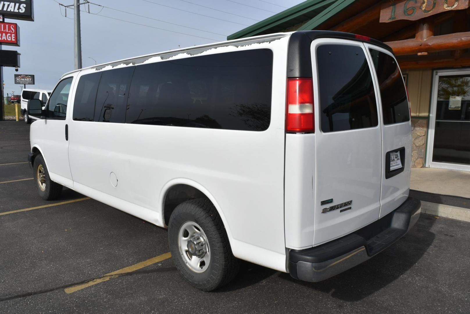 2010 White /Gray Chevrolet Express LT 3500 Extended (1GA2G1DG7A1) with an 6.0LVORTEC V8 OHV 16V engine, 6-Speed Automatic, Heavy-Duty, Electronically Controlled transmission, located at 1600 E Hwy 44, Rapid City, SD, 57703, (605) 716-7878, 44.070232, -103.171410 - Photo#6