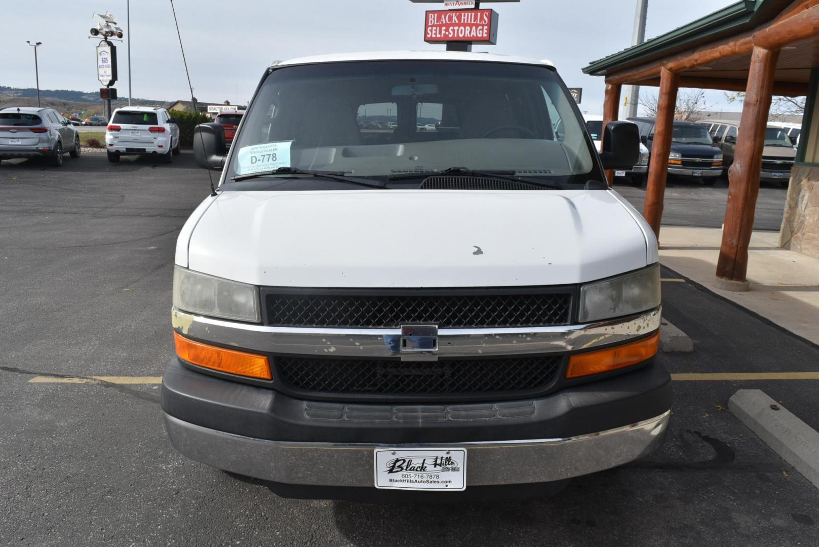 2010 White /Gray Chevrolet Express LT 3500 Extended (1GA2G1DG7A1) with an 6.0LVORTEC V8 OHV 16V engine, 6-Speed Automatic, Heavy-Duty, Electronically Controlled transmission, located at 1600 E Hwy 44, Rapid City, SD, 57703, (605) 716-7878, 44.070232, -103.171410 - Photo#2