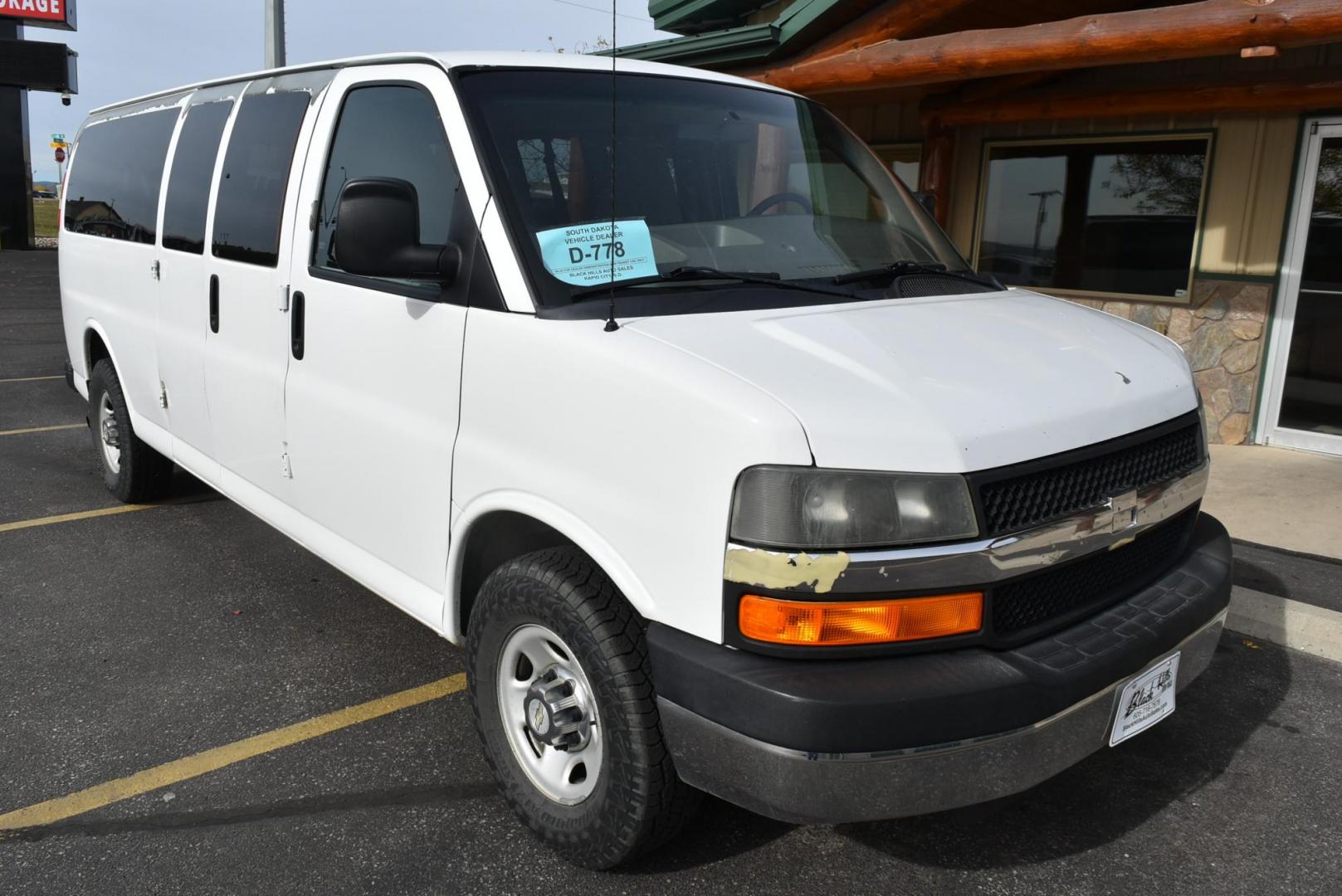2010 White /Gray Chevrolet Express LT 3500 Extended (1GA2G1DG7A1) with an 6.0LVORTEC V8 OHV 16V engine, 6-Speed Automatic, Heavy-Duty, Electronically Controlled transmission, located at 1600 E Hwy 44, Rapid City, SD, 57703, (605) 716-7878, 44.070232, -103.171410 - Photo#1