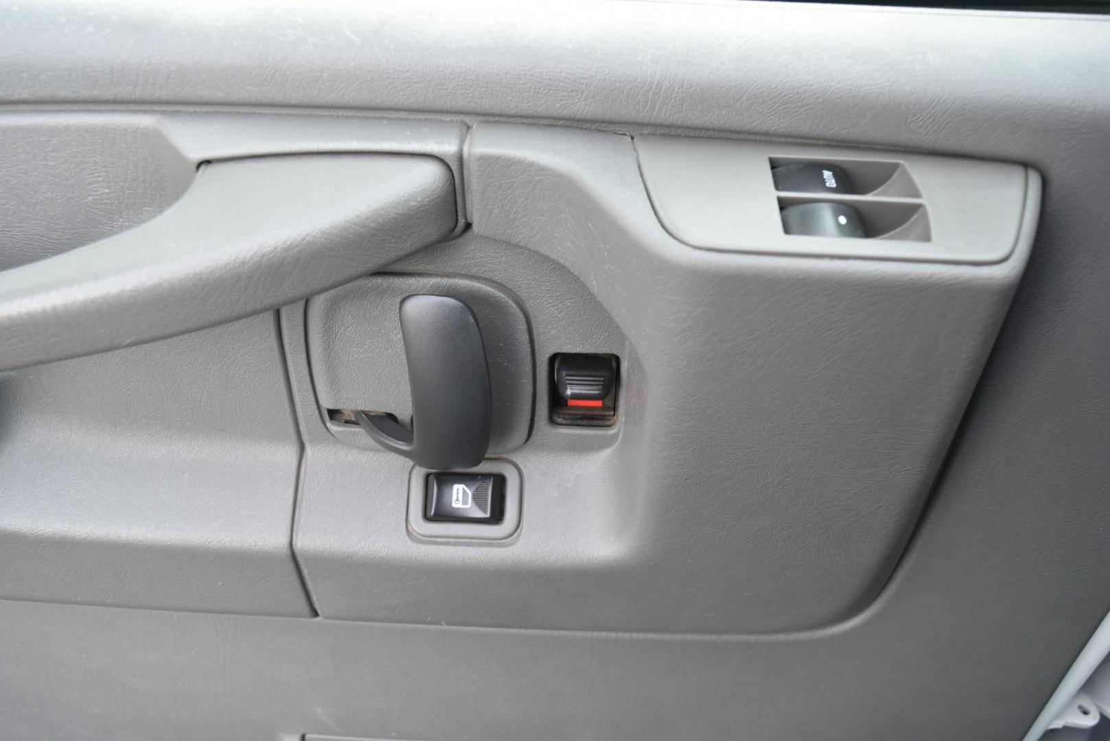 2010 White /Gray Chevrolet Express LT 3500 Extended (1GA2G1DG7A1) with an 6.0LVORTEC V8 OHV 16V engine, 6-Speed Automatic, Heavy-Duty, Electronically Controlled transmission, located at 1600 E Hwy 44, Rapid City, SD, 57703, (605) 716-7878, 44.070232, -103.171410 - Photo#16