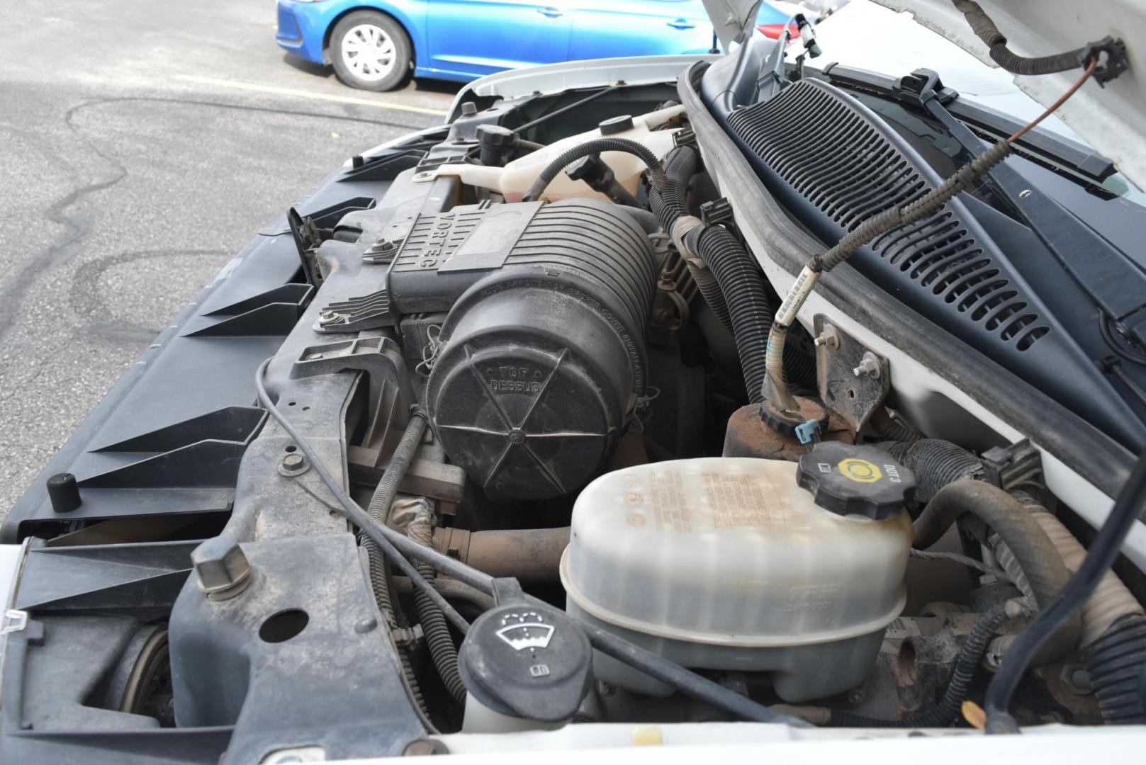 2010 White /Gray Chevrolet Express LT 3500 Extended (1GA2G1DG7A1) with an 6.0LVORTEC V8 OHV 16V engine, 6-Speed Automatic, Heavy-Duty, Electronically Controlled transmission, located at 1600 E Hwy 44, Rapid City, SD, 57703, (605) 716-7878, 44.070232, -103.171410 - Photo#25