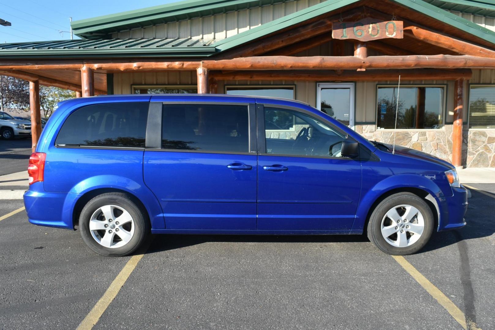 2013 Blue /Black Dodge Grand Caravan SE (2C4RDGBG6DR) with an 3.6L V6 DOHC 24V engine, 6-Speed Automatic - w/ OD transmission, located at 1600 E Hwy 44, Rapid City, SD, 57703, (605) 716-7878, 44.070232, -103.171410 - Photo#5