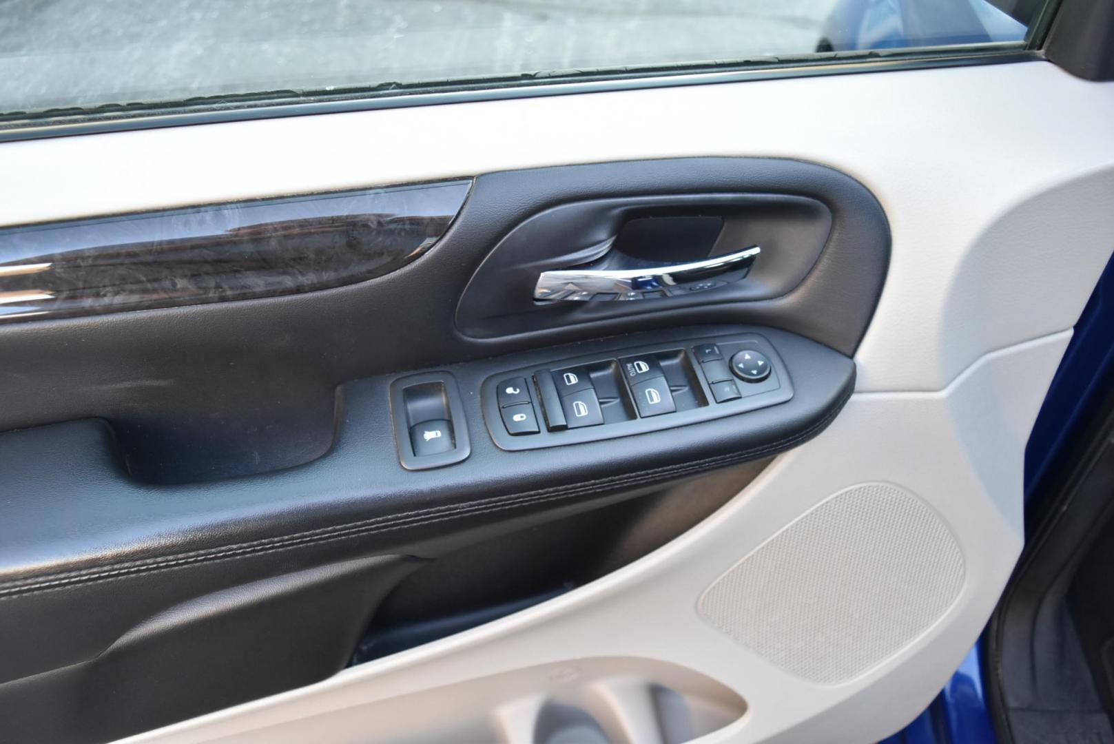 2013 Blue /Black Dodge Grand Caravan SE (2C4RDGBG6DR) with an 3.6L V6 DOHC 24V engine, 6-Speed Automatic - w/ OD transmission, located at 1600 E Hwy 44, Rapid City, SD, 57703, (605) 716-7878, 44.070232, -103.171410 - Photo#18