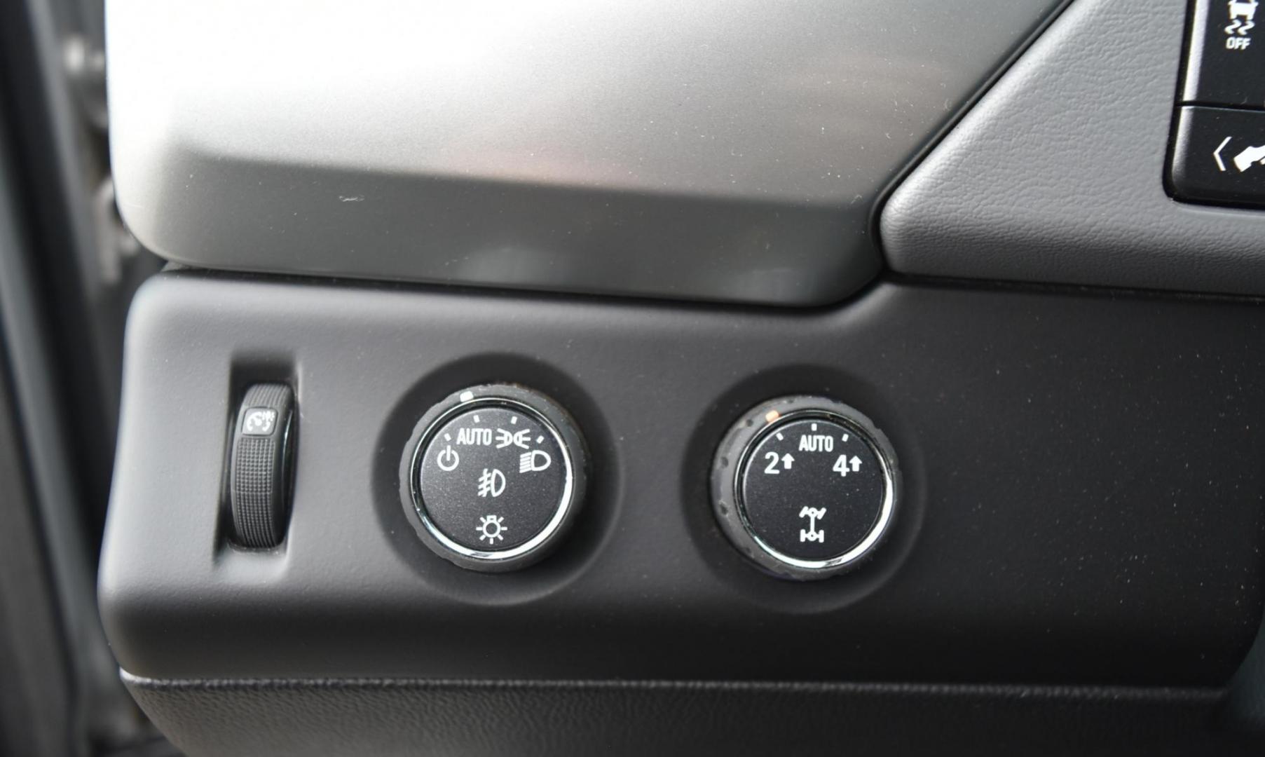 2015 Silver /Gray Chevrolet Suburban LT (1GNSKJKC2FR) with an 5.3L V8 ECOTEC3 WITH Active Fuel Management, Direct Injection and Variable Valve Timing engine, 6-Speed Automatic, Electronically Controlled transmission, located at 1600 E Hwy 44, Rapid City, SD, 57703, (605) 716-7878, 44.070232, -103.171410 - Photo#17