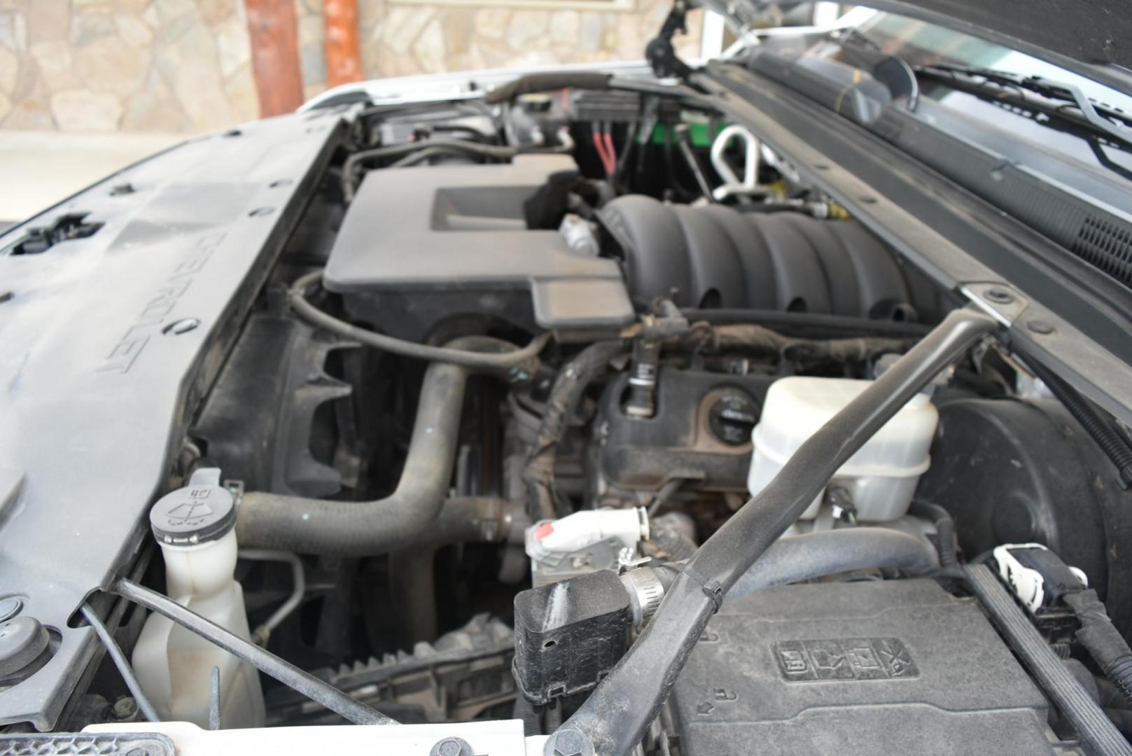 2015 Silver /Gray Chevrolet Suburban LT (1GNSKJKC2FR) with an 5.3L V8 ECOTEC3 WITH Active Fuel Management, Direct Injection and Variable Valve Timing engine, 6-Speed Automatic, Electronically Controlled transmission, located at 1600 E Hwy 44, Rapid City, SD, 57703, (605) 716-7878, 44.070232, -103.171410 - Photo#29