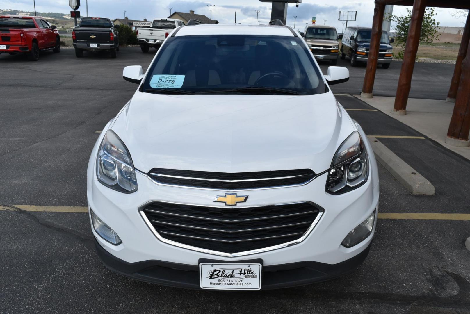 2017 White /Black Chevrolet Equinox LT (2GNFLFEKXH6) with an 2.4L 4-CYL DOHC 16V FFV engine, 6-Speed Automatic w/ Overdrive transmission, located at 1600 E Hwy 44, Rapid City, SD, 57703, (605) 716-7878, 44.070232, -103.171410 - Photo#2
