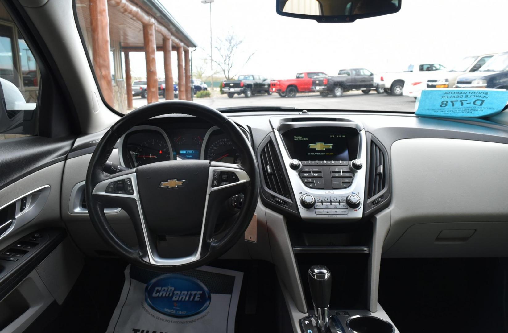 2017 White /Black Chevrolet Equinox LT (2GNFLFEKXH6) with an 2.4L 4-CYL DOHC 16V FFV engine, 6-Speed Automatic w/ Overdrive transmission, located at 1600 E Hwy 44, Rapid City, SD, 57703, (605) 716-7878, 44.070232, -103.171410 - Photo#13
