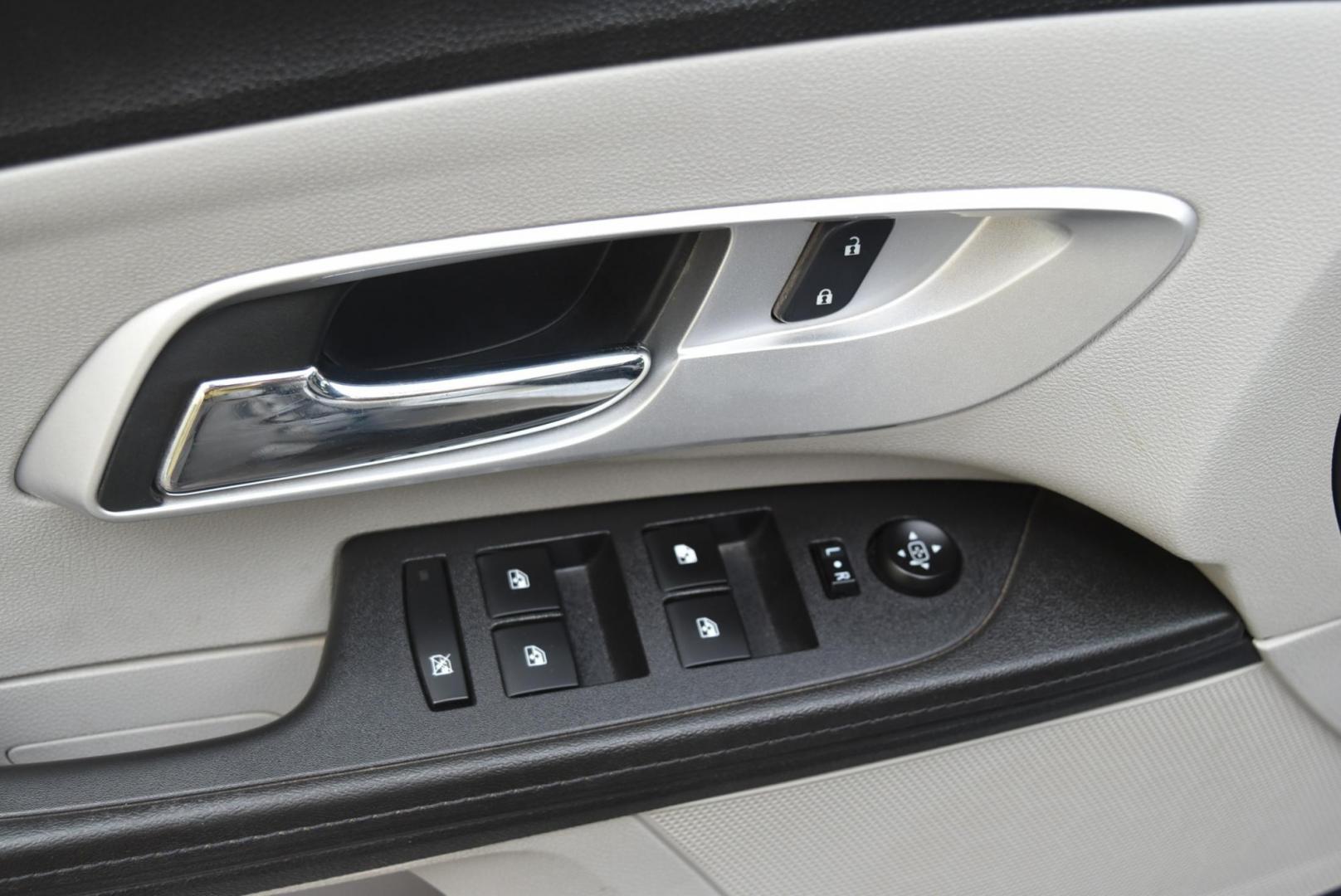 2017 White /Black Chevrolet Equinox LT (2GNFLFEKXH6) with an 2.4L 4-CYL DOHC 16V FFV engine, 6-Speed Automatic w/ Overdrive transmission, located at 1600 E Hwy 44, Rapid City, SD, 57703, (605) 716-7878, 44.070232, -103.171410 - Photo#14