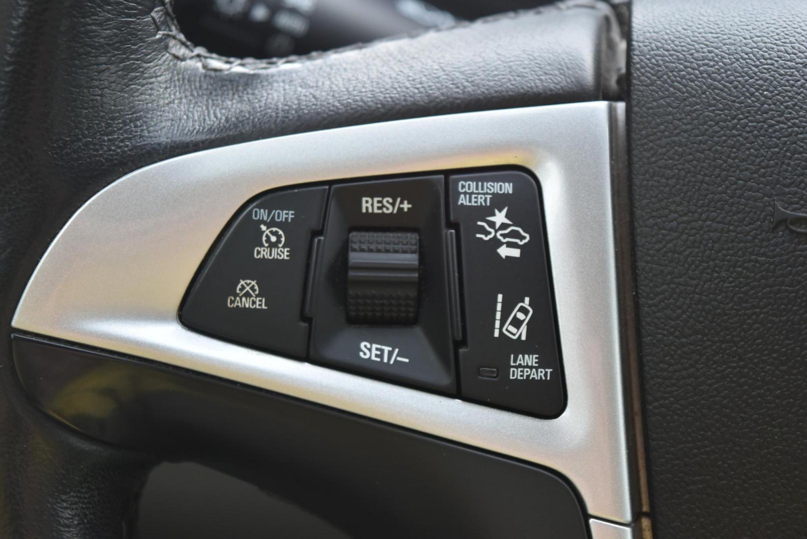 2017 White /Black Chevrolet Equinox LT (2GNFLFEKXH6) with an 2.4L 4-CYL DOHC 16V FFV engine, 6-Speed Automatic w/ Overdrive transmission, located at 1600 E Hwy 44, Rapid City, SD, 57703, (605) 716-7878, 44.070232, -103.171410 - Photo#16