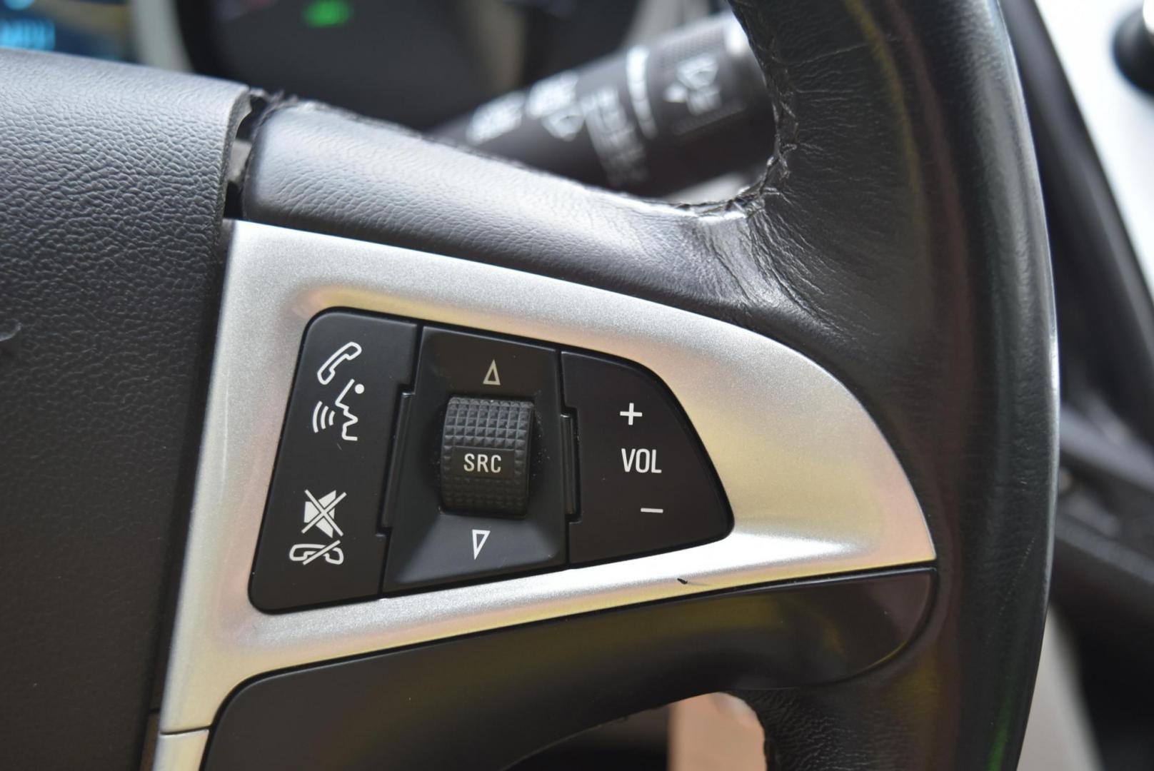2017 White /Black Chevrolet Equinox LT (2GNFLFEKXH6) with an 2.4L 4-CYL DOHC 16V FFV engine, 6-Speed Automatic w/ Overdrive transmission, located at 1600 E Hwy 44, Rapid City, SD, 57703, (605) 716-7878, 44.070232, -103.171410 - Photo#18