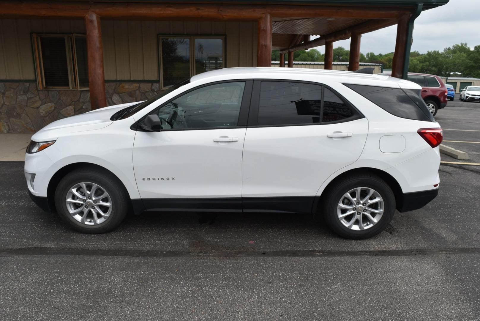2020 White Chevrolet Equinox LS (3GNAXSEV1LS) with an 1,5L 4Cyl Turbo engine, 6-Speed Automatic transmission, located at 1600 E Hwy 44, Rapid City, SD, 57703, (605) 716-7878, 44.070232, -103.171410- Photo#4