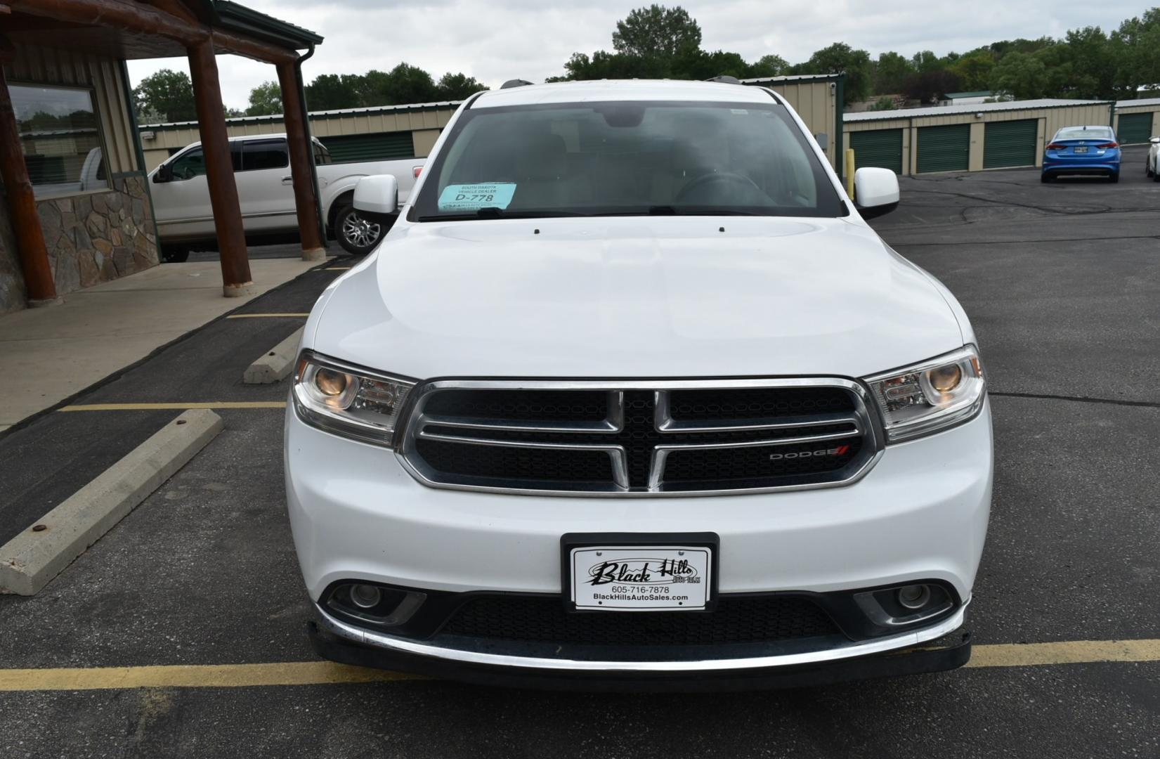 2019 White /Black/Beige Dodge Durango SXT (1C4RDJAG3KC) with an 3.6L V-6 DOHC 24V engine, 8-Speed Automatic transmission, located at 1600 E Hwy 44, Rapid City, SD, 57703, (605) 716-7878, 44.070232, -103.171410- Photo#2