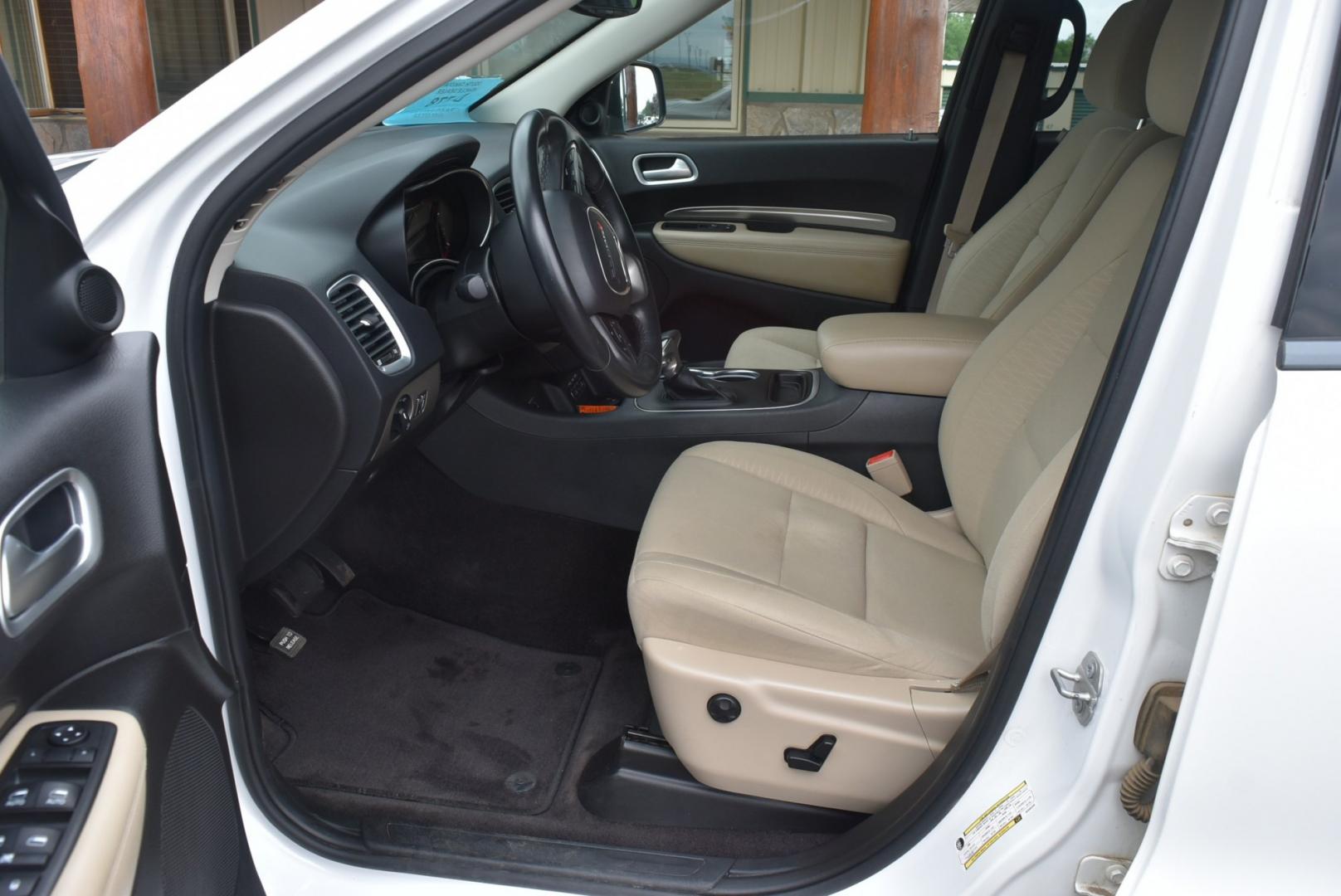 2019 White /Black/Beige Dodge Durango SXT (1C4RDJAG3KC) with an 3.6L V-6 DOHC 24V engine, 8-Speed Automatic transmission, located at 1600 E Hwy 44, Rapid City, SD, 57703, (605) 716-7878, 44.070232, -103.171410- Photo#9