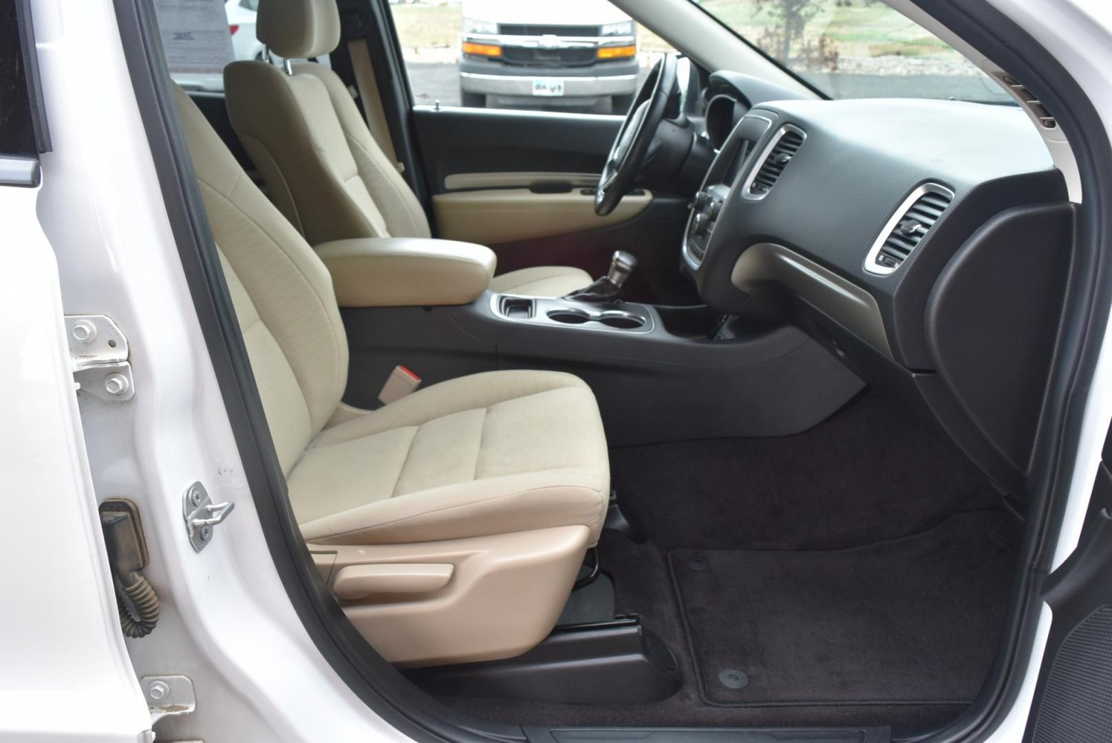 2019 White /Black/Beige Dodge Durango SXT (1C4RDJAG3KC) with an 3.6L V-6 DOHC 24V engine, 8-Speed Automatic transmission, located at 1600 E Hwy 44, Rapid City, SD, 57703, (605) 716-7878, 44.070232, -103.171410- Photo#10