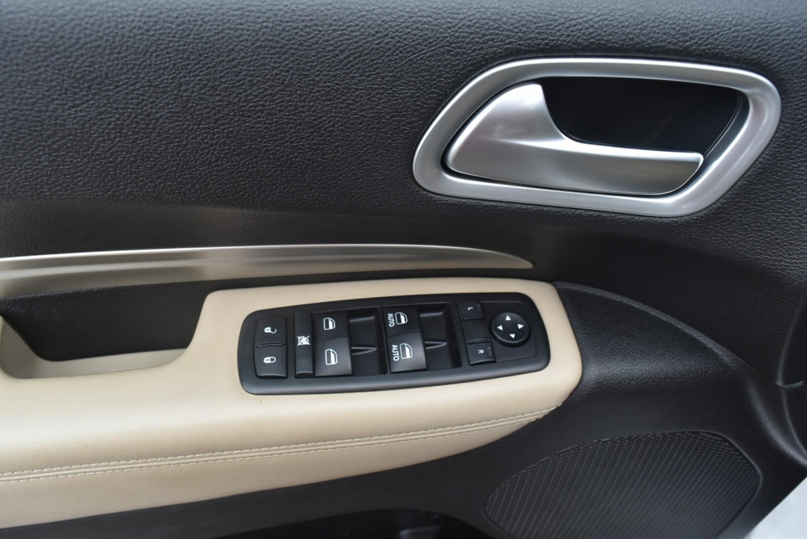 2019 White /Black/Beige Dodge Durango SXT (1C4RDJAG3KC) with an 3.6L V-6 DOHC 24V engine, 8-Speed Automatic transmission, located at 1600 E Hwy 44, Rapid City, SD, 57703, (605) 716-7878, 44.070232, -103.171410- Photo#17