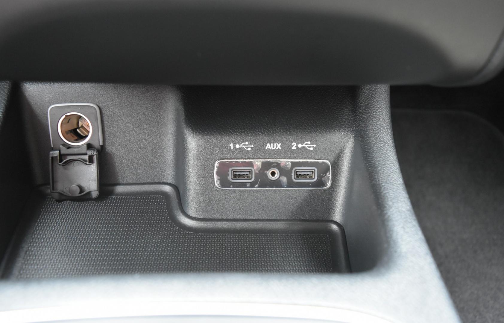 2019 White /Black/Beige Dodge Durango SXT (1C4RDJAG3KC) with an 3.6L V-6 DOHC 24V engine, 8-Speed Automatic transmission, located at 1600 E Hwy 44, Rapid City, SD, 57703, (605) 716-7878, 44.070232, -103.171410- Photo#26