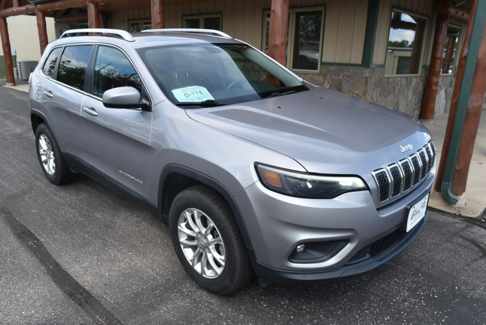 2019 Gray Jeep Cherokee Latitude (1C4PJMCB2KD) with an 2.4L L4 DOHC 16V engine, 9-Speed Automatic transmission, located at 1600 E Hwy 44, Rapid City, SD, 57703, (605) 716-7878, 44.070232, -103.171410- Photo#1