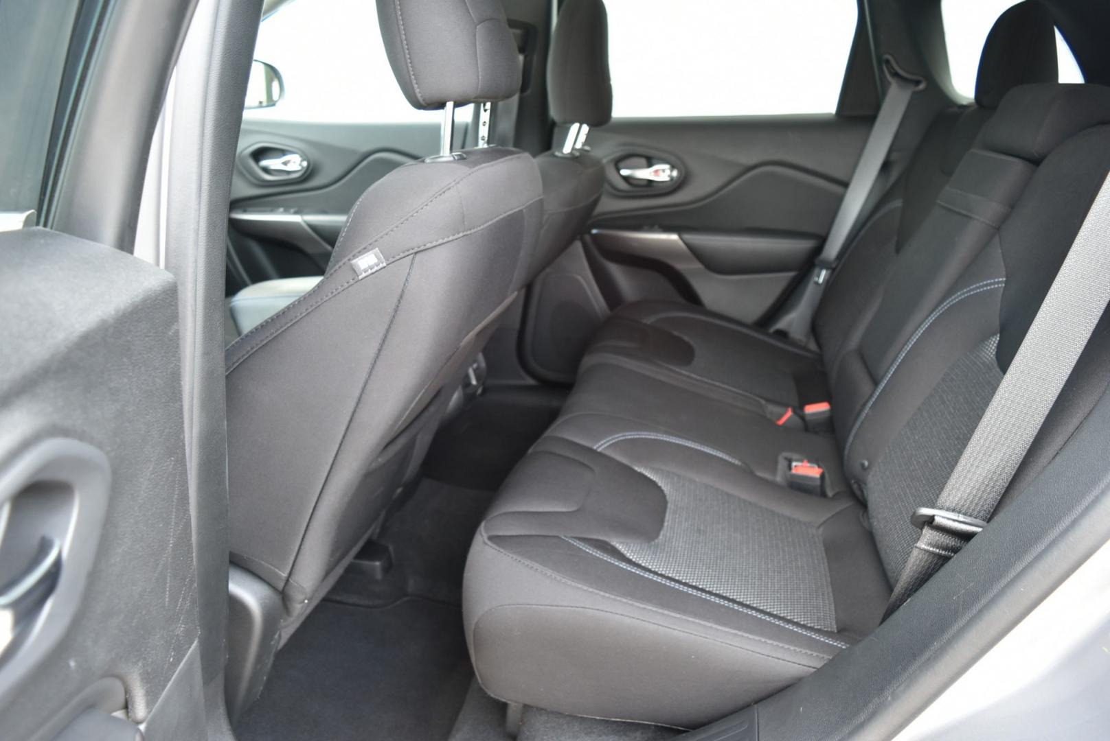 2019 Gray Jeep Cherokee Latitude (1C4PJMCB2KD) with an 2.4L L4 DOHC 16V engine, 9-Speed Automatic transmission, located at 1600 E Hwy 44, Rapid City, SD, 57703, (605) 716-7878, 44.070232, -103.171410- Photo#12