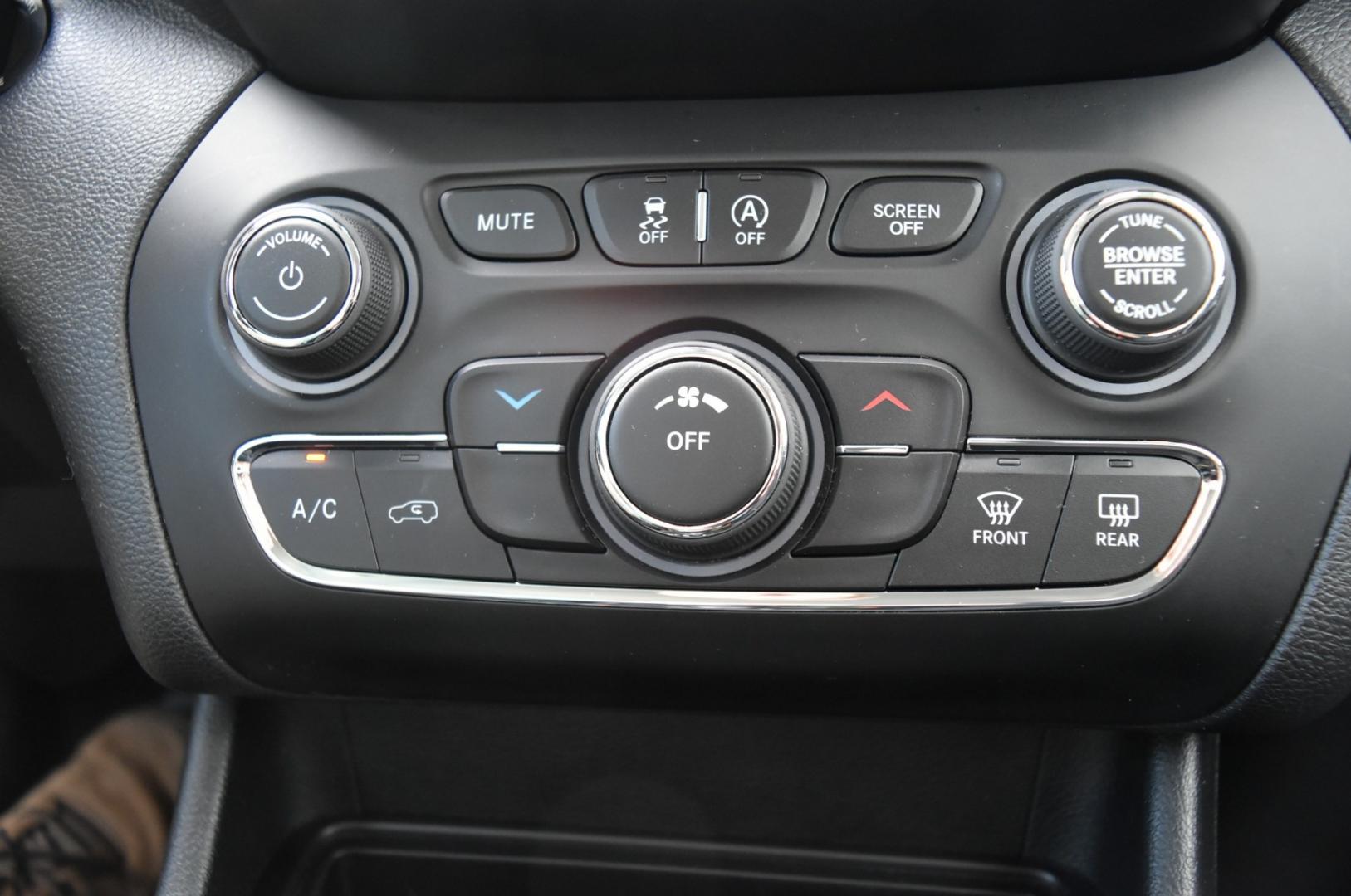 2019 Gray Jeep Cherokee Latitude (1C4PJMCB2KD) with an 2.4L L4 DOHC 16V engine, 9-Speed Automatic transmission, located at 1600 E Hwy 44, Rapid City, SD, 57703, (605) 716-7878, 44.070232, -103.171410- Photo#22