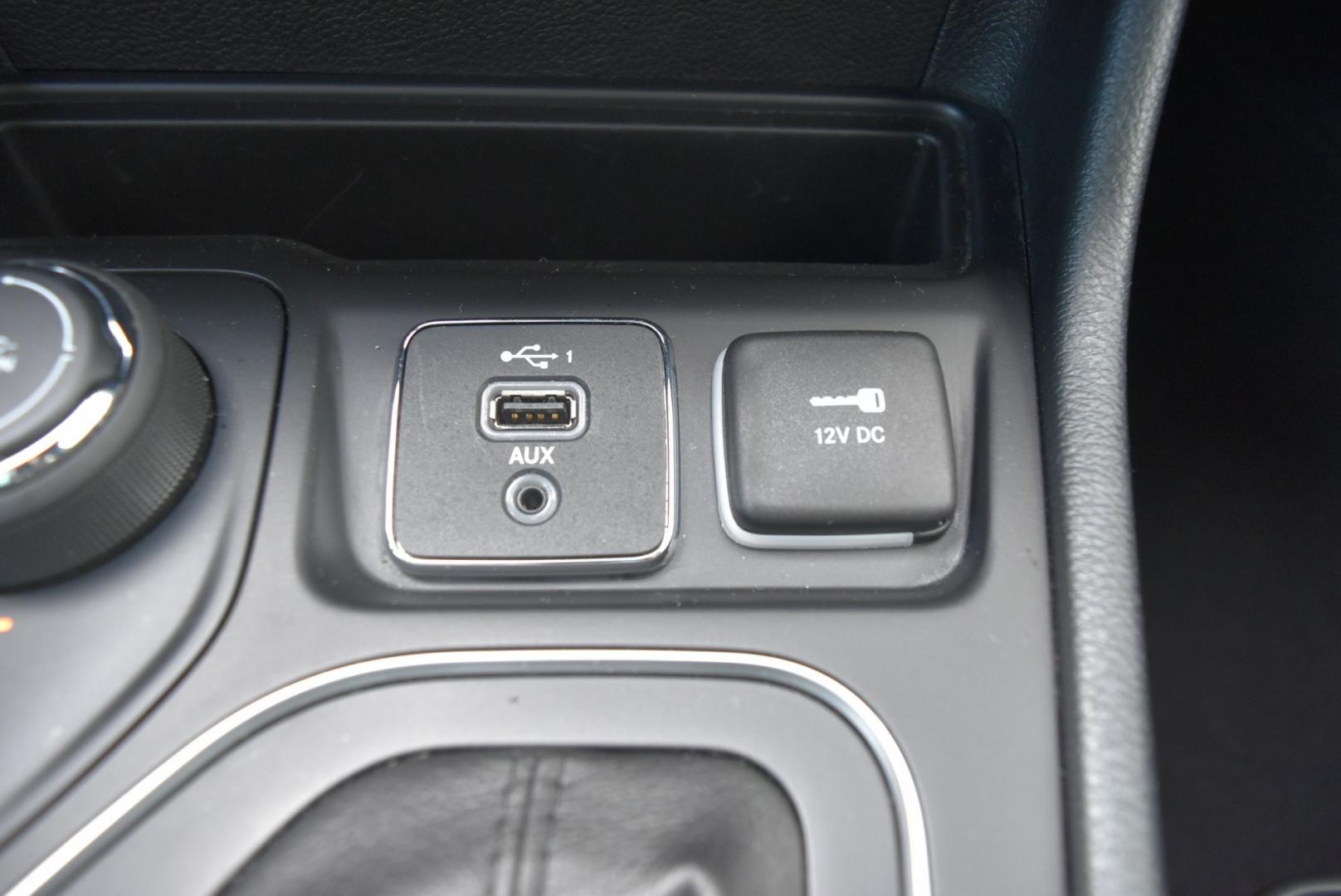 2019 Gray Jeep Cherokee Latitude (1C4PJMCB2KD) with an 2.4L L4 DOHC 16V engine, 9-Speed Automatic transmission, located at 1600 E Hwy 44, Rapid City, SD, 57703, (605) 716-7878, 44.070232, -103.171410- Photo#24