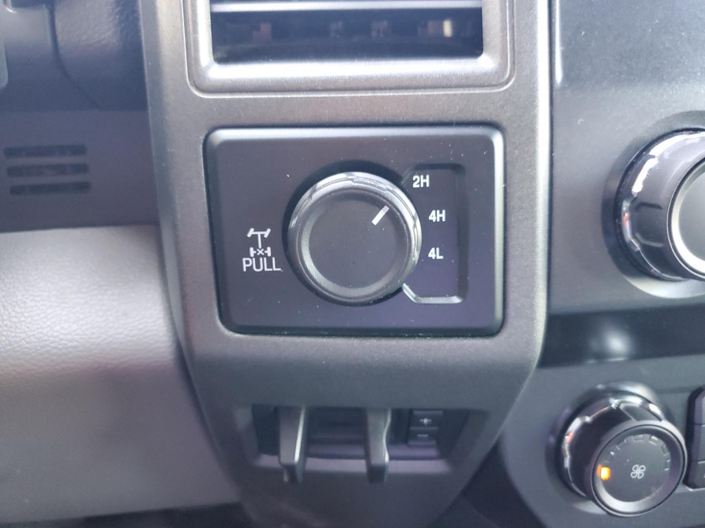 2019 Silver Ford F-250 SD XL SuperCab 4WD (1FT7X2B67KE) with an 6.2L V-8 2-VALVE SOHC EFI NA engine, 6-Speed Automatic W/ Selectshift transmission, located at 1600 E Hwy 44, Rapid City, SD, 57703, (605) 716-7878, 44.070232, -103.171410- Photo#19