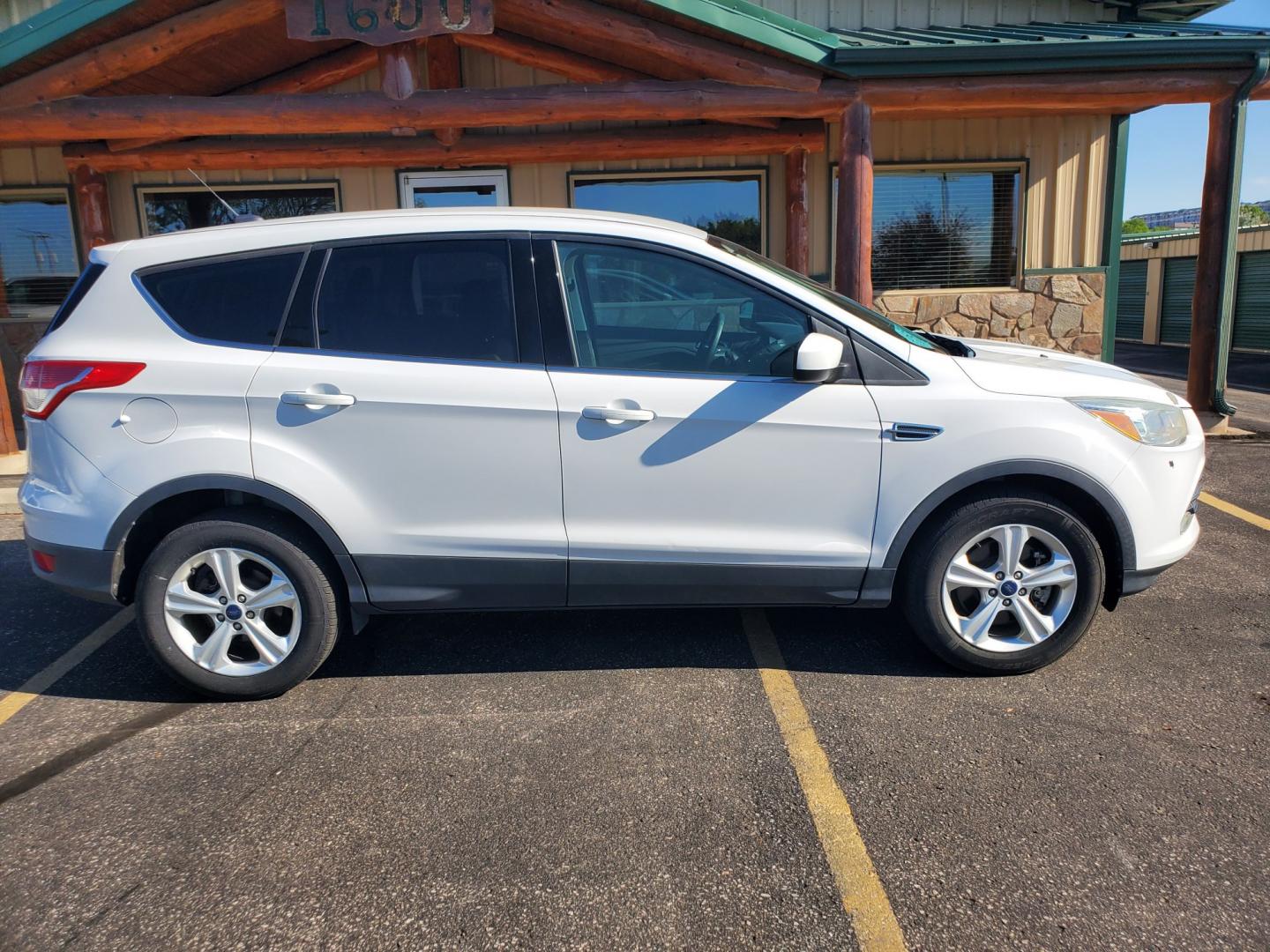 2016 White Ford Escape SE (1FMCU9GX6GU) with an 1.6L 4 Cyl Ecoboost` engine, 6-Speed Automatic W/ Selectshift transmission, located at 1600 E Hwy 44, Rapid City, SD, 57703, (605) 716-7878, 44.070232, -103.171410- Photo#5
