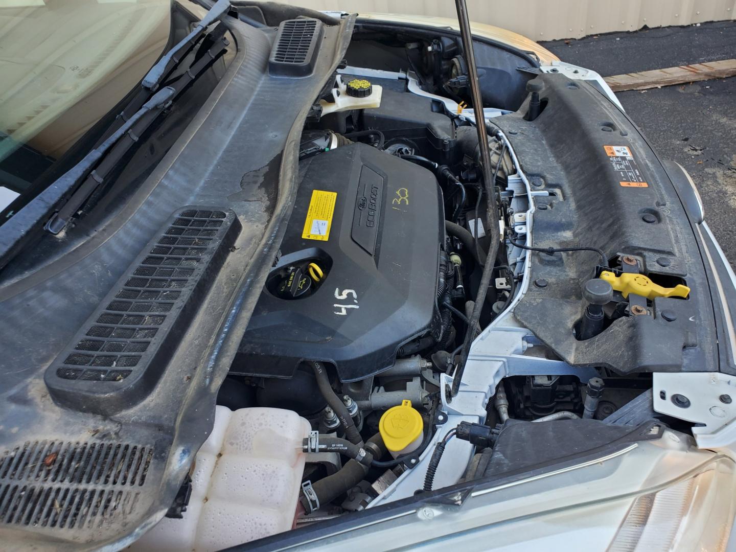 2016 White Ford Escape SE (1FMCU9GX6GU) with an 1.6L 4 Cyl Ecoboost` engine, 6-Speed Automatic W/ Selectshift transmission, located at 1600 E Hwy 44, Rapid City, SD, 57703, (605) 716-7878, 44.070232, -103.171410- Photo#28
